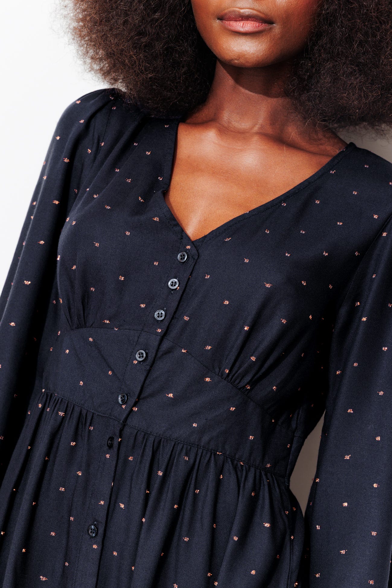 Robe courte à pois irisés