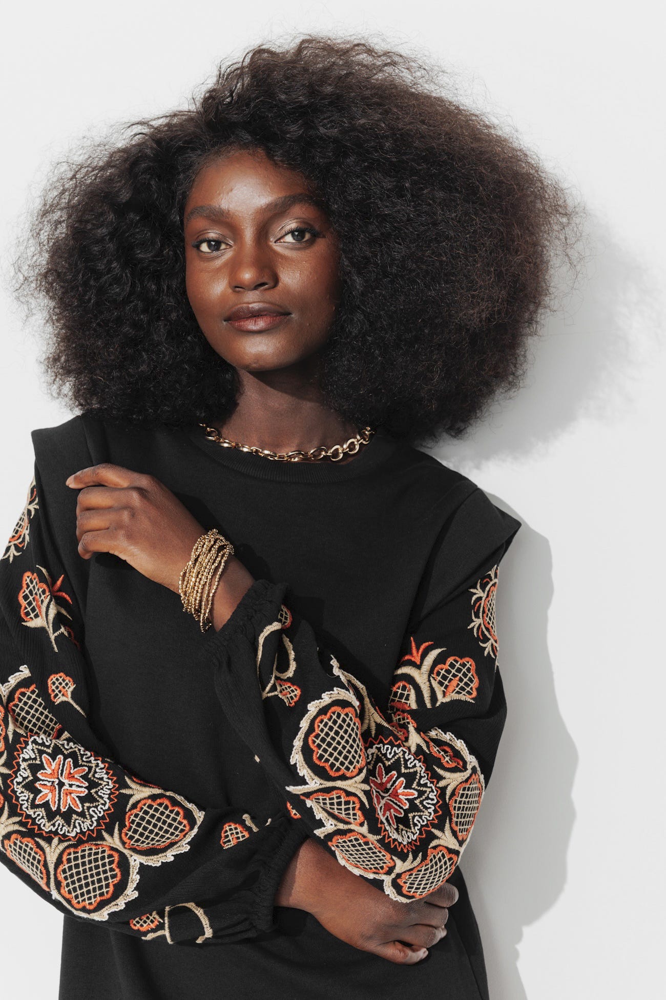 Robe sweat-shirt brodée