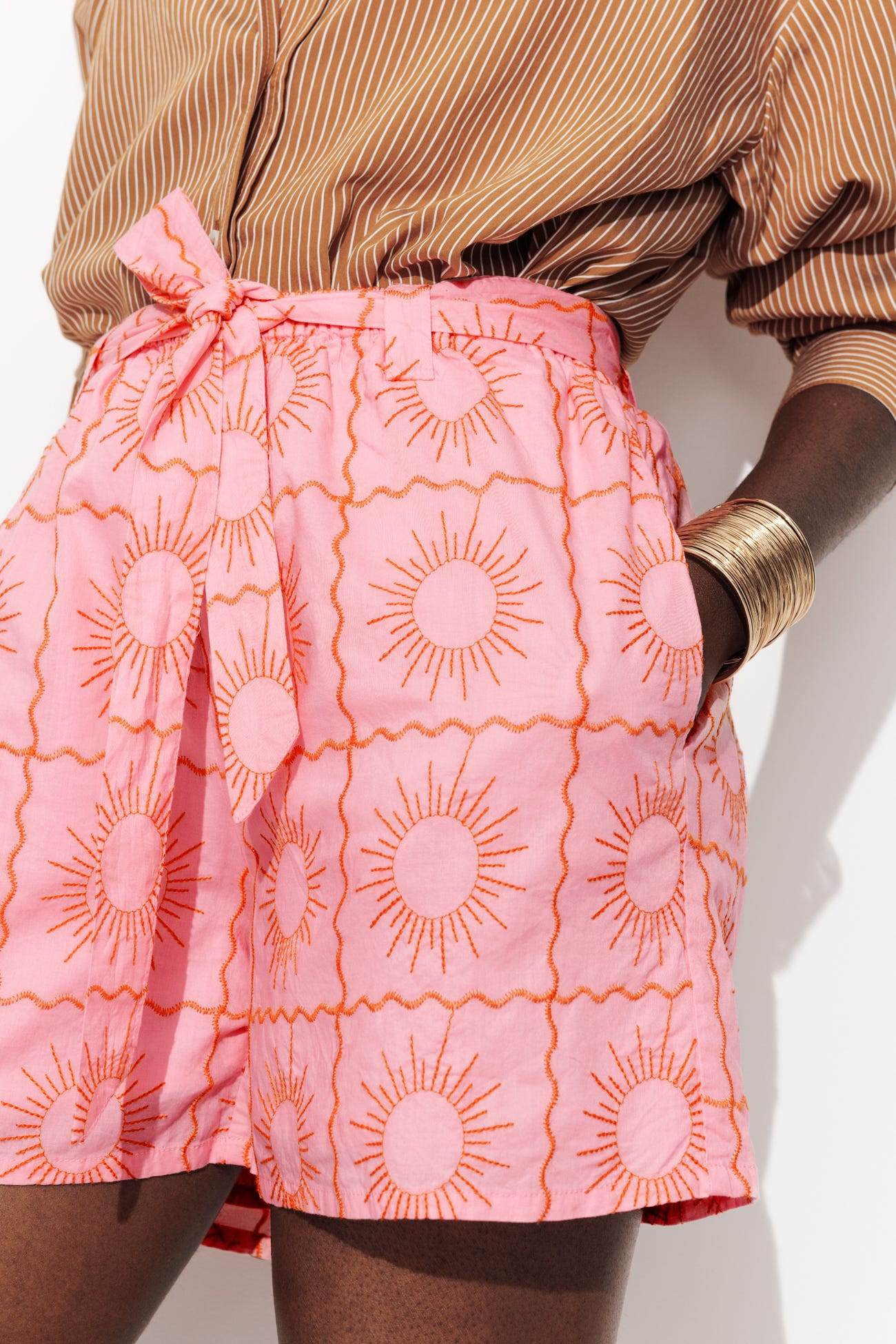 Shorts ricamati con cintura