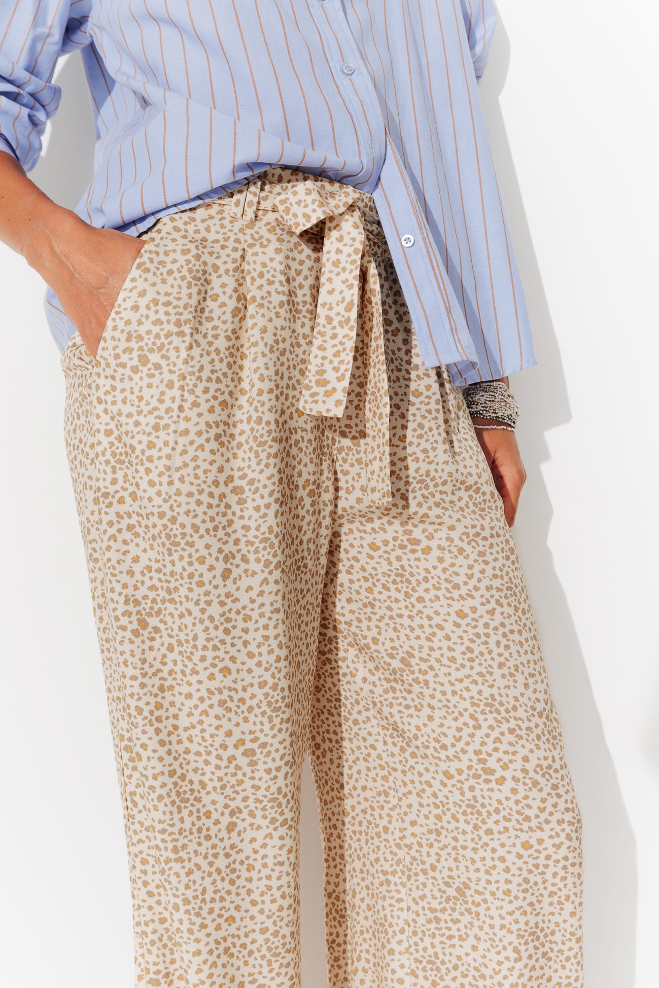 Pantaloni vita alta gam. larga