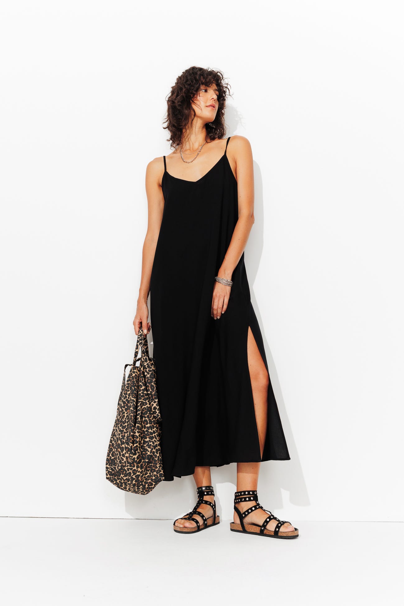 Longue robe à fines bretelles