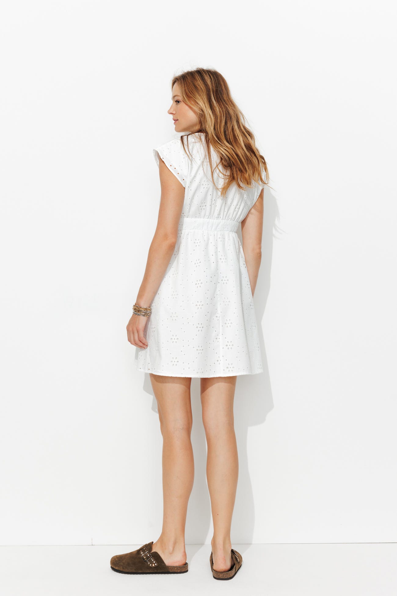 Robe courte broderie anglaise