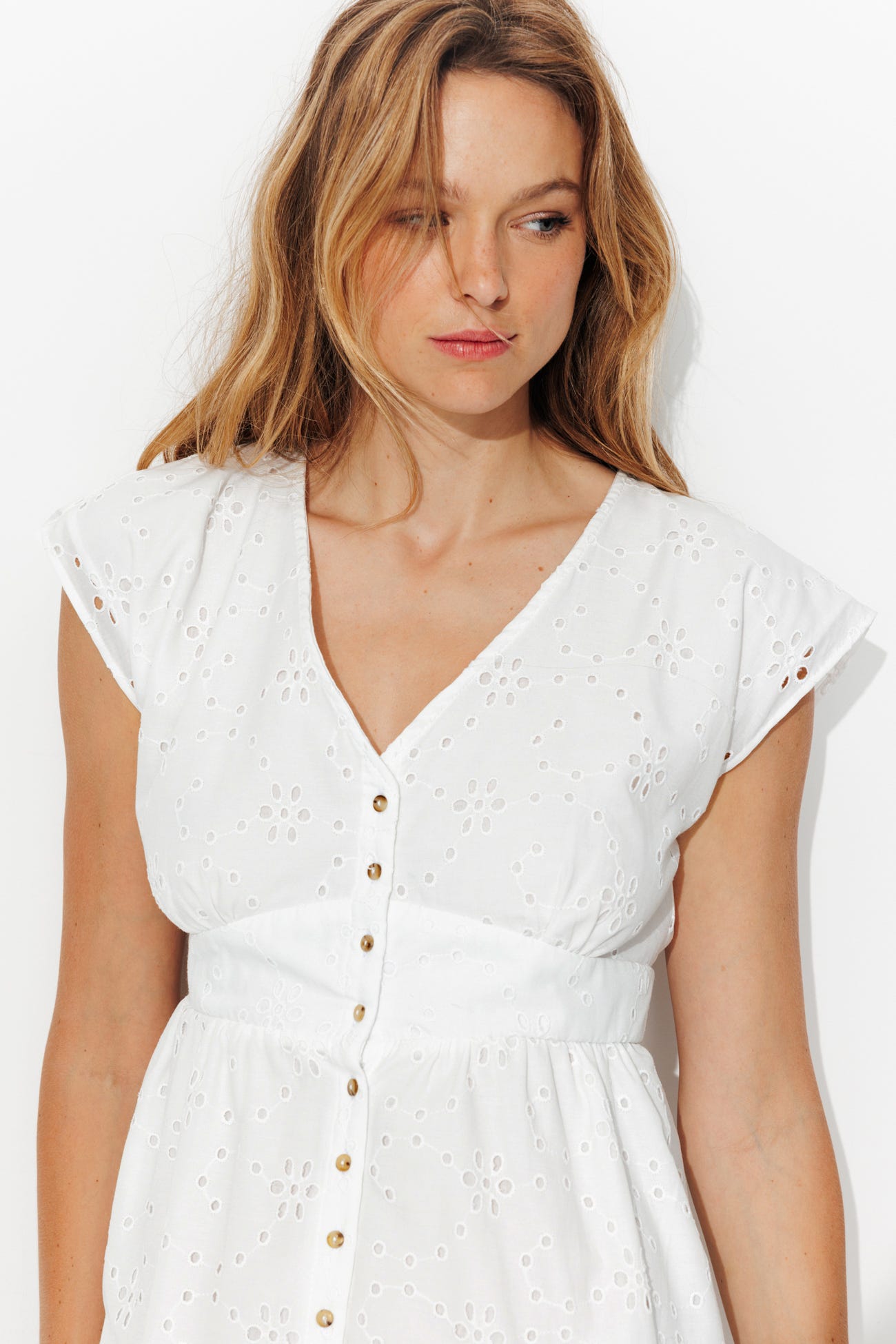 Robe courte broderie anglaise