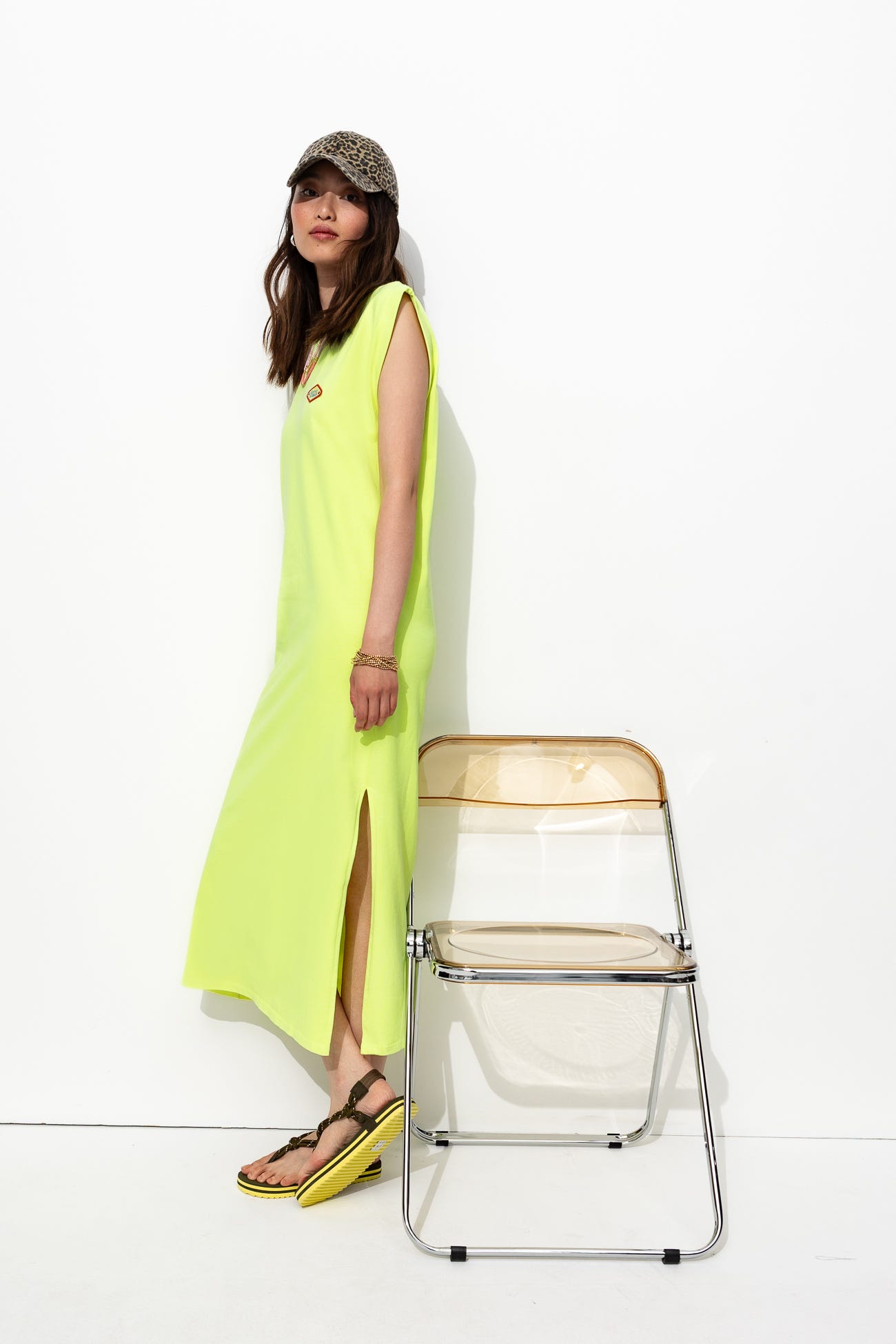 Abito smanicato colore fluo