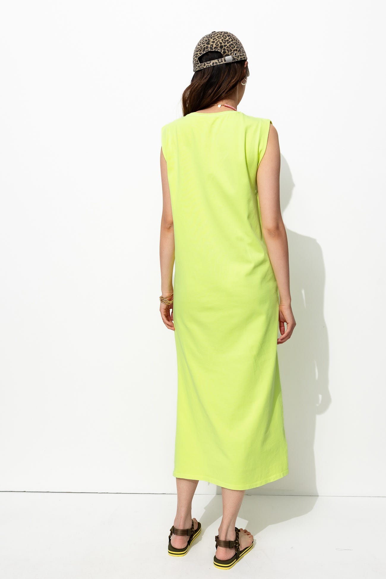 Abito smanicato colore fluo