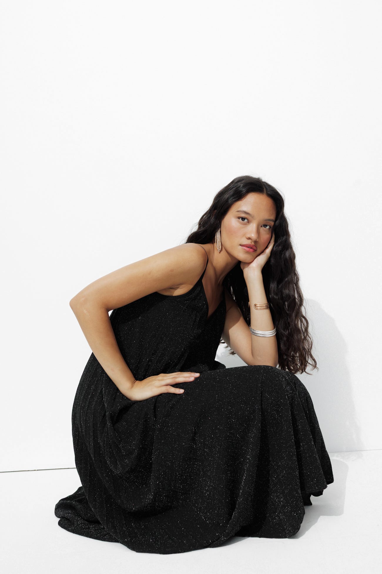 Longue robe plissée pailletée