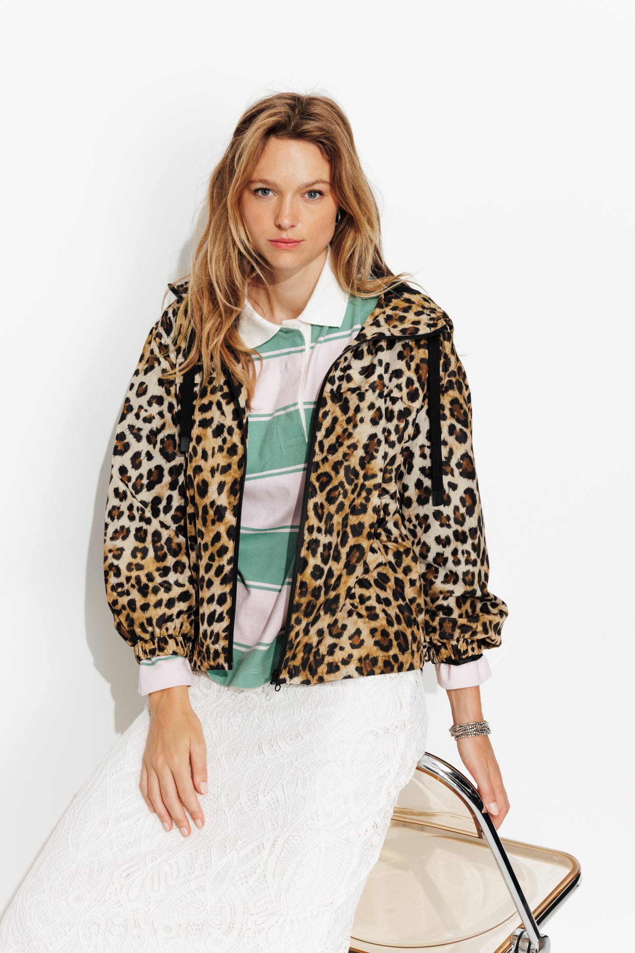 Cortavientos leopardo capucha