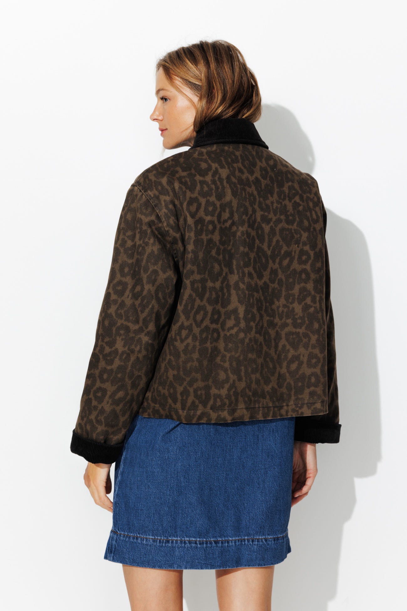 Veste courte en toile léopard