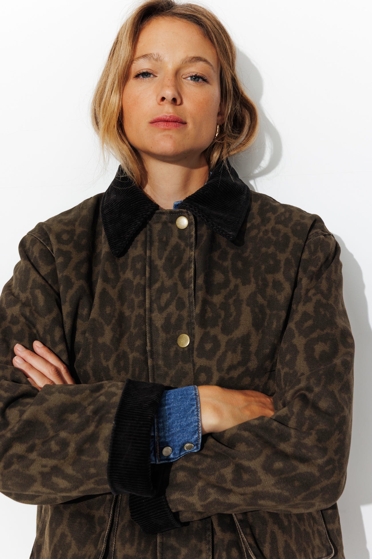 Veste courte en toile léopard