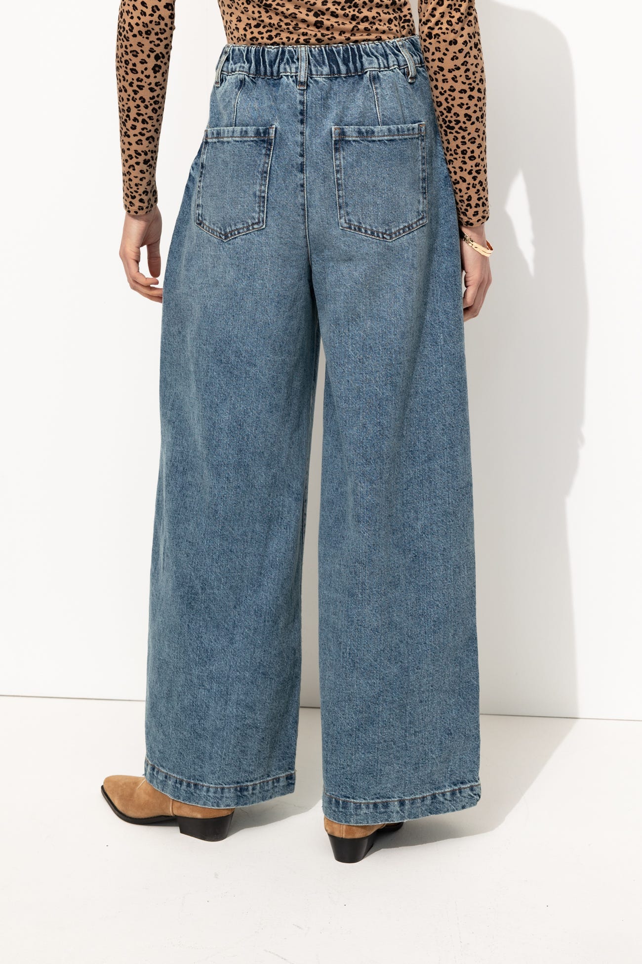 High-waist wideleg trousers