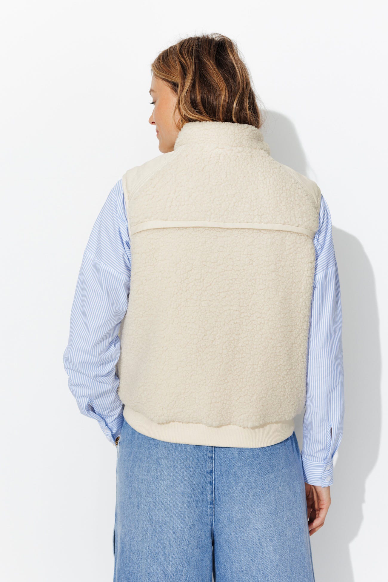 Sleeveless fleece jacket
