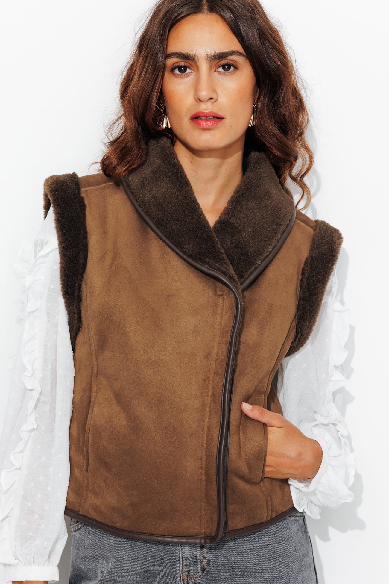 Sleeveless fleece jacket