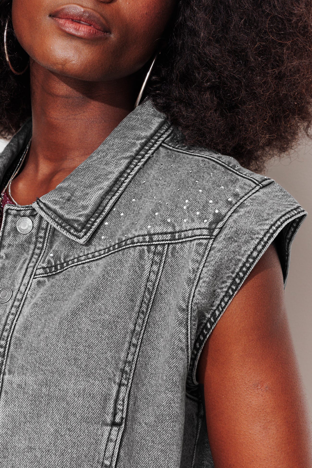 Veste strassée sans manches