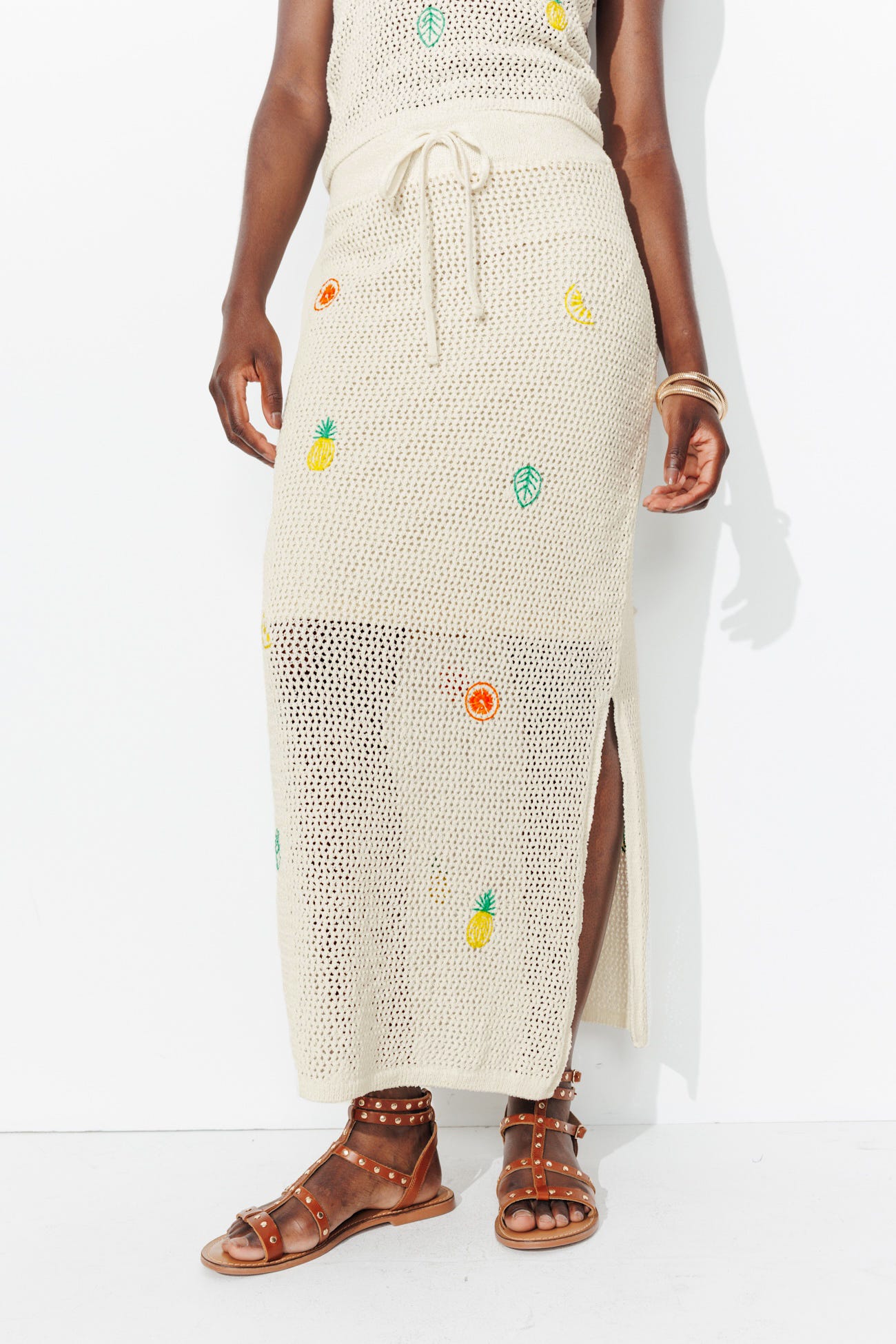 Jupe midi en crochet brodé