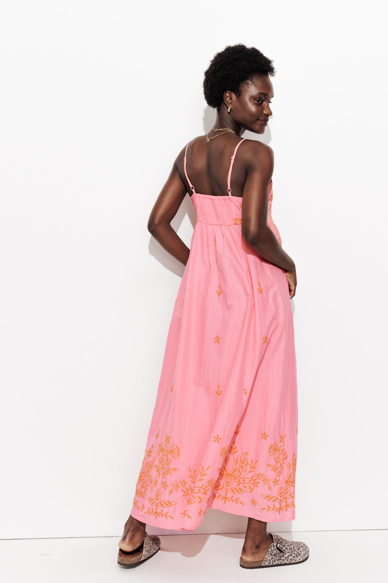 Robe brodée à bretelles Femme