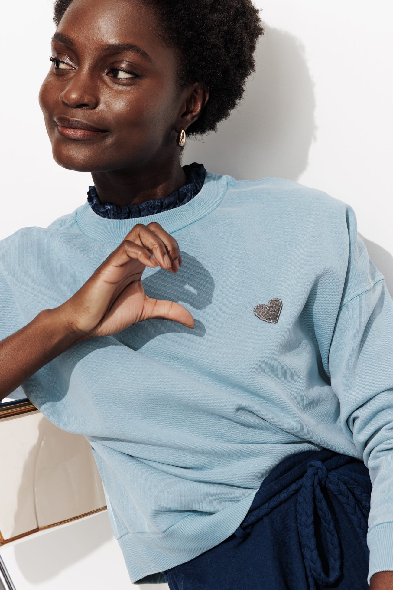 Sudadera corazón bordado