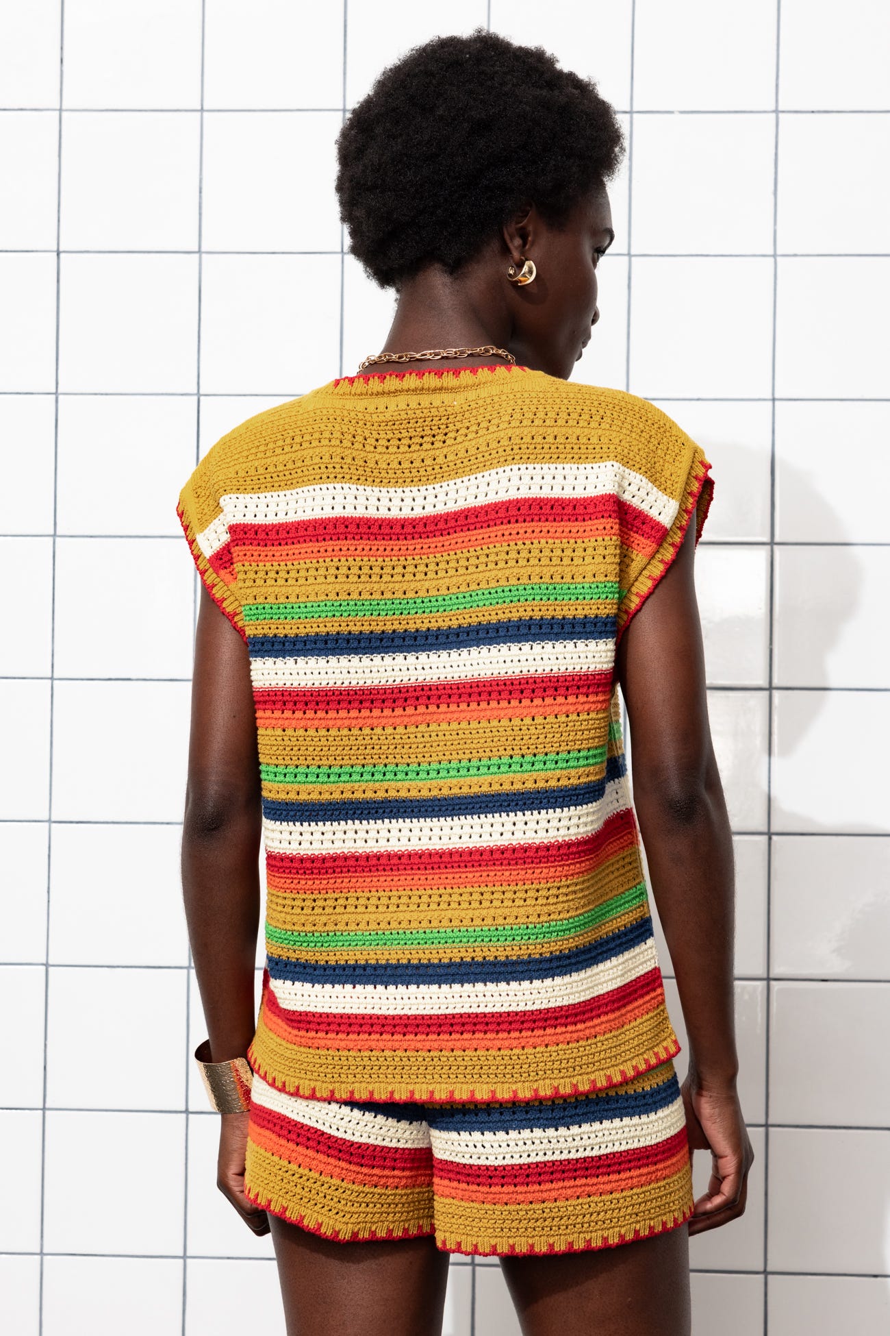 Maglia smanicata all'uncinetto