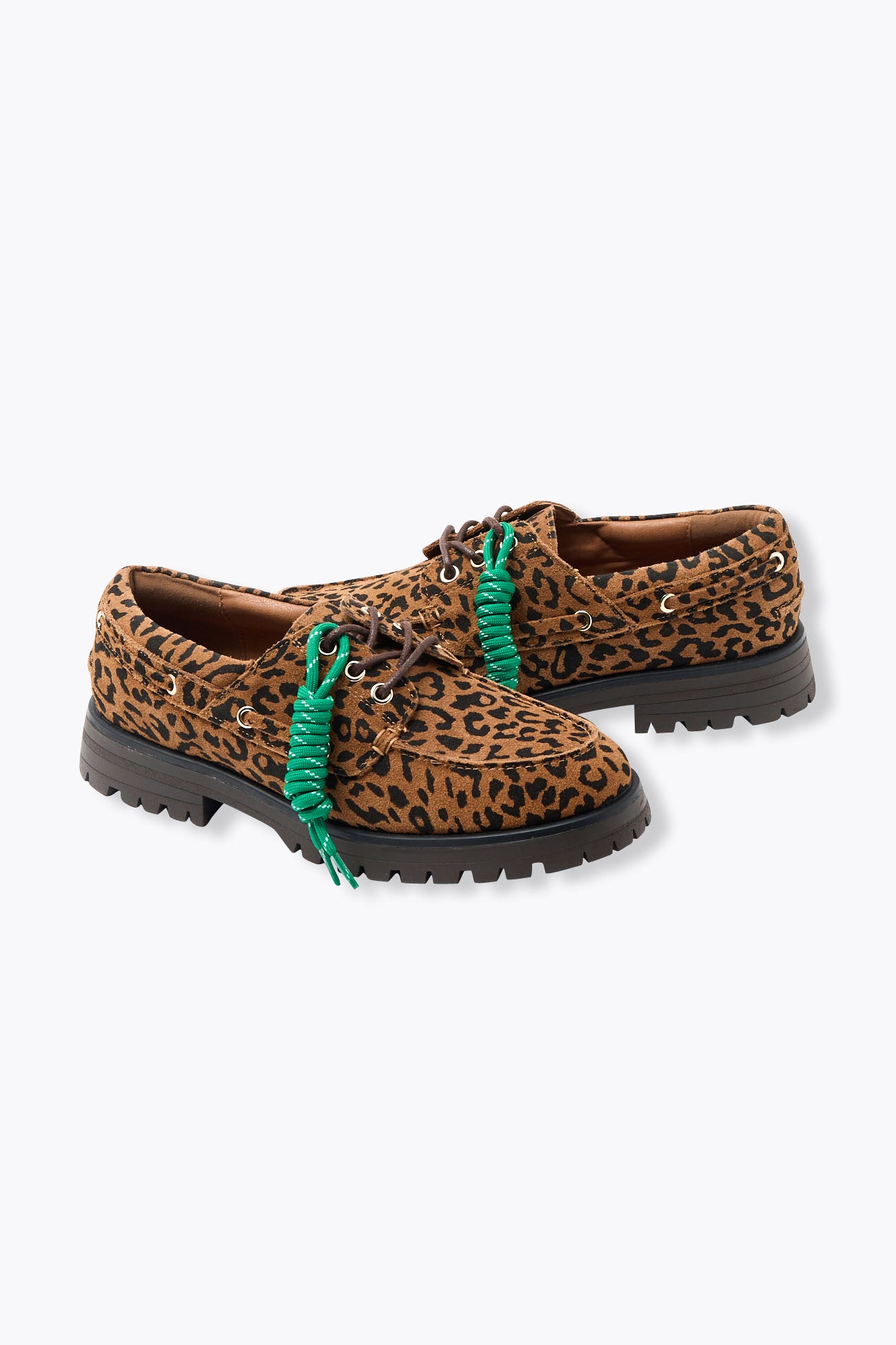 Chaussure bateau léopard cuir
