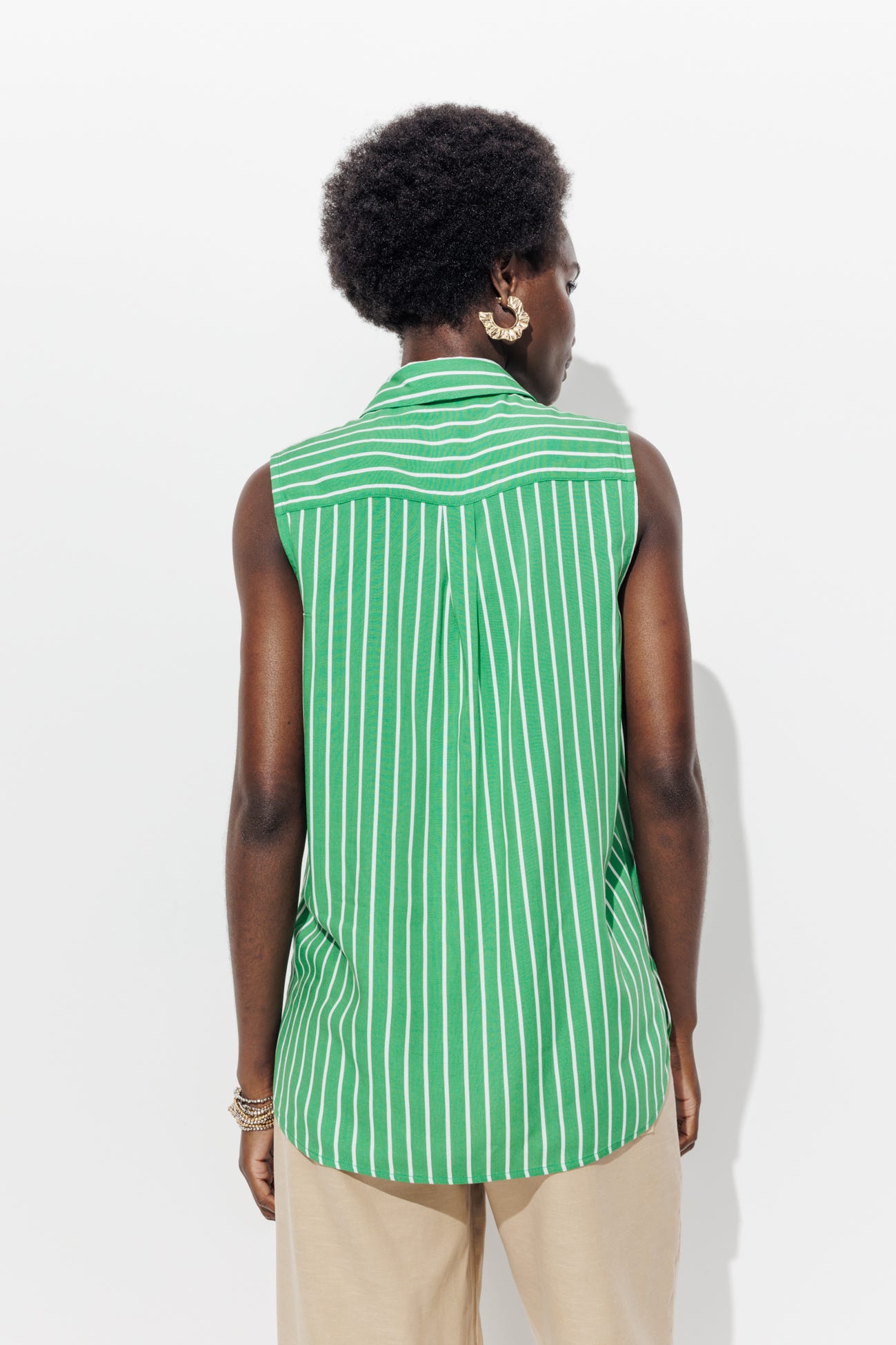 Camicia smanicata a righe