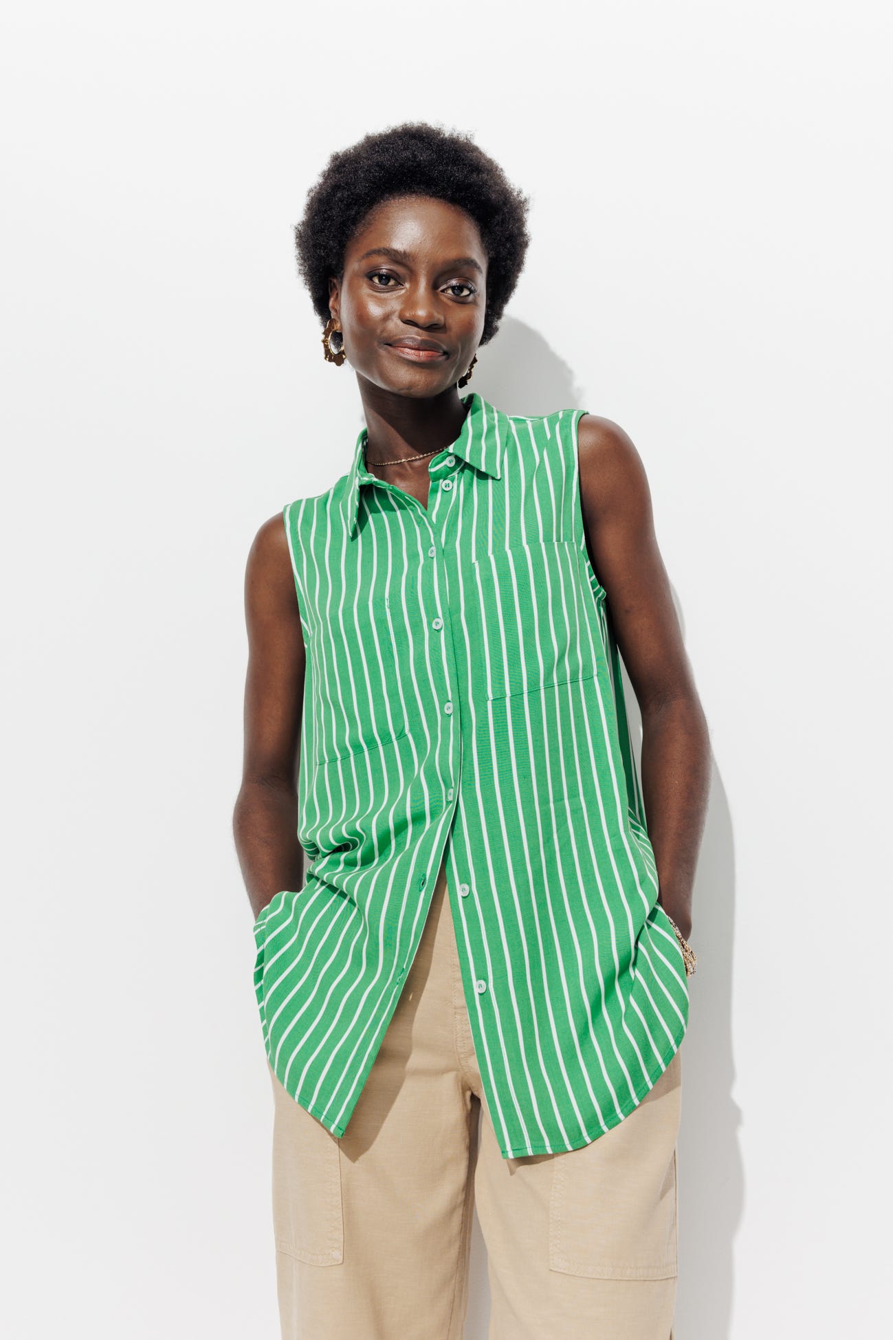 Camicia smanicata a righe