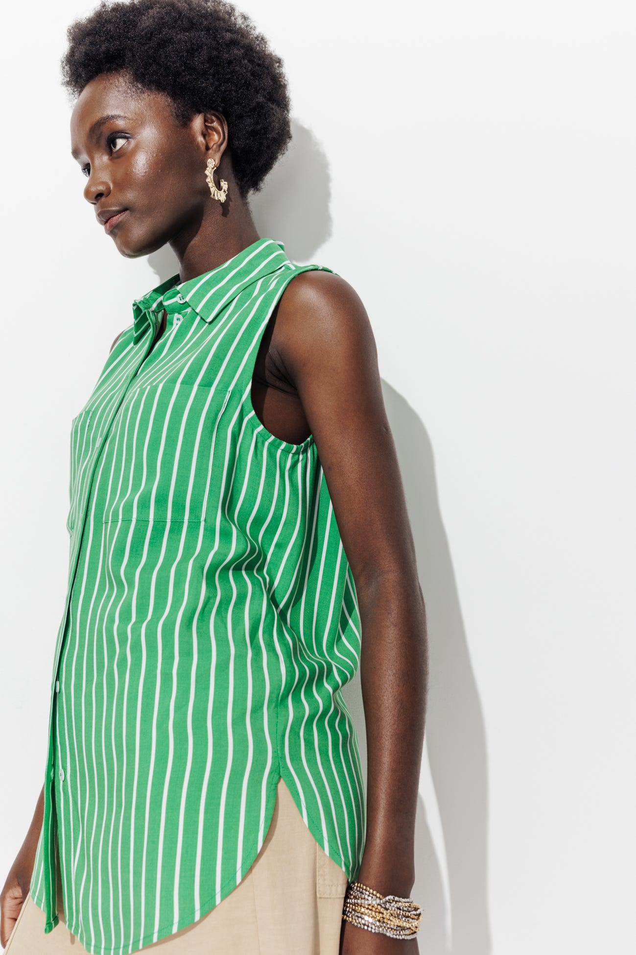Camicia smanicata a righe
