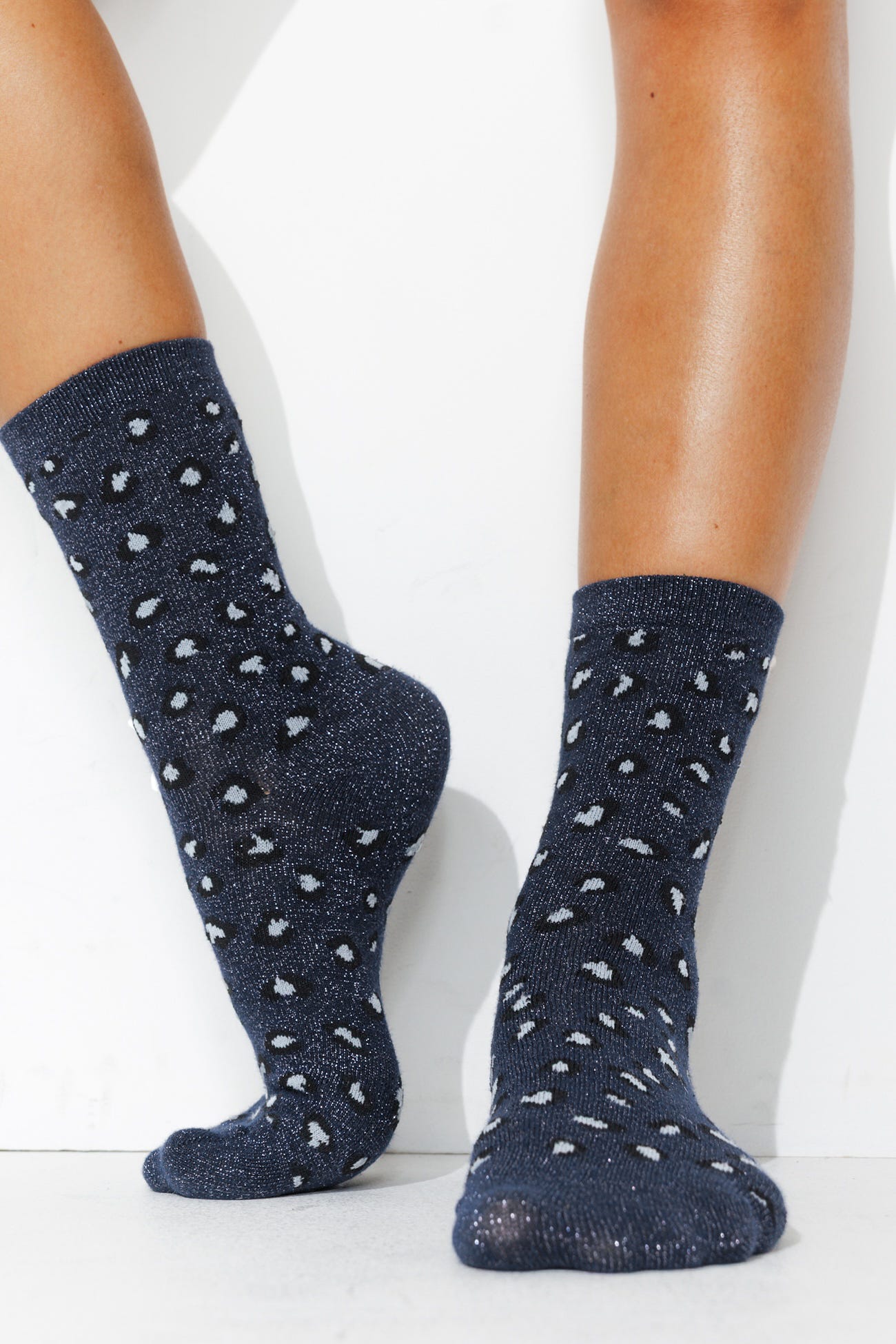 Socken mit Leomuster