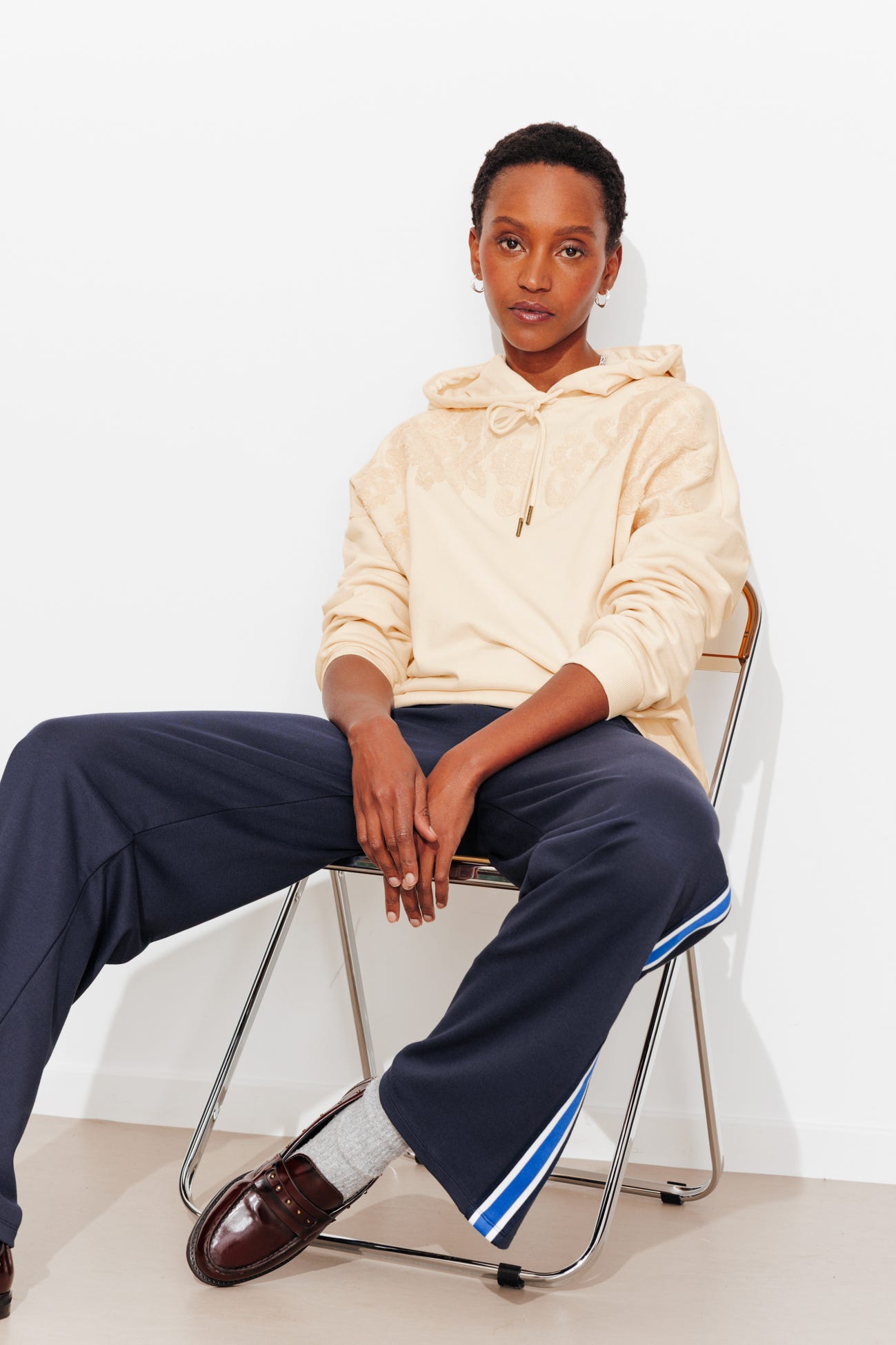 Felpa con motivo tufting