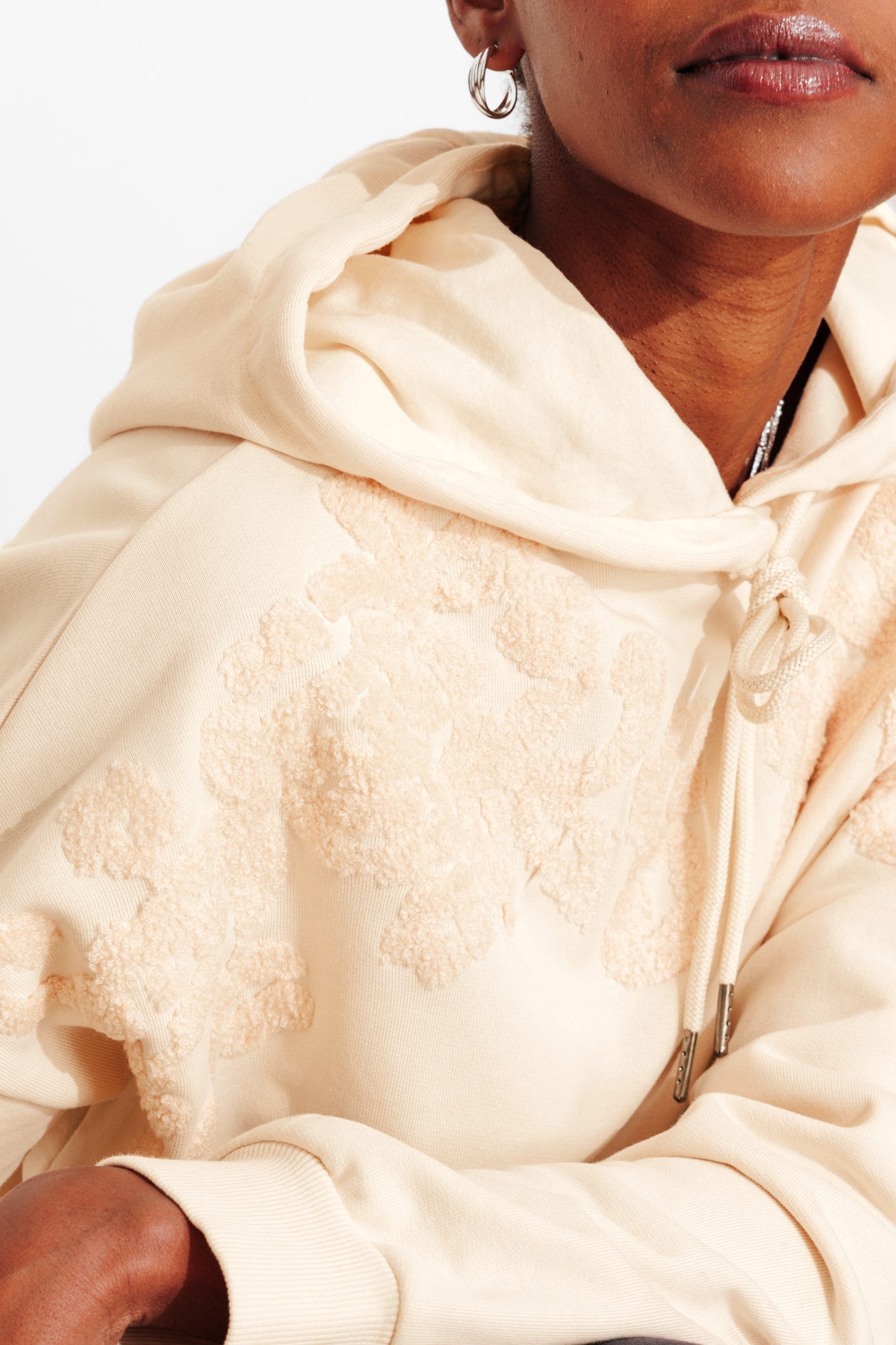 Felpa con motivo tufting