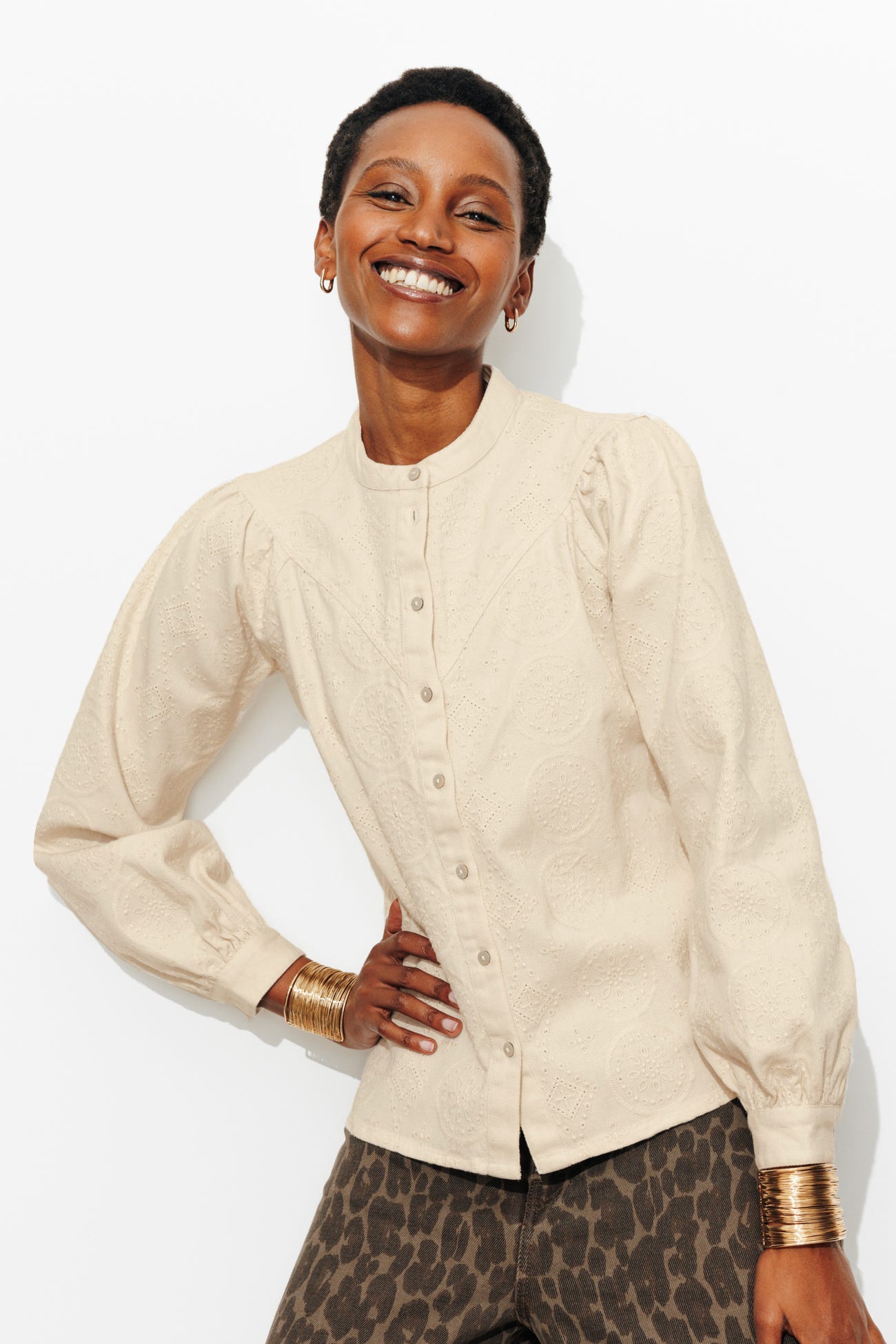 Chemise en toile brodée Femme