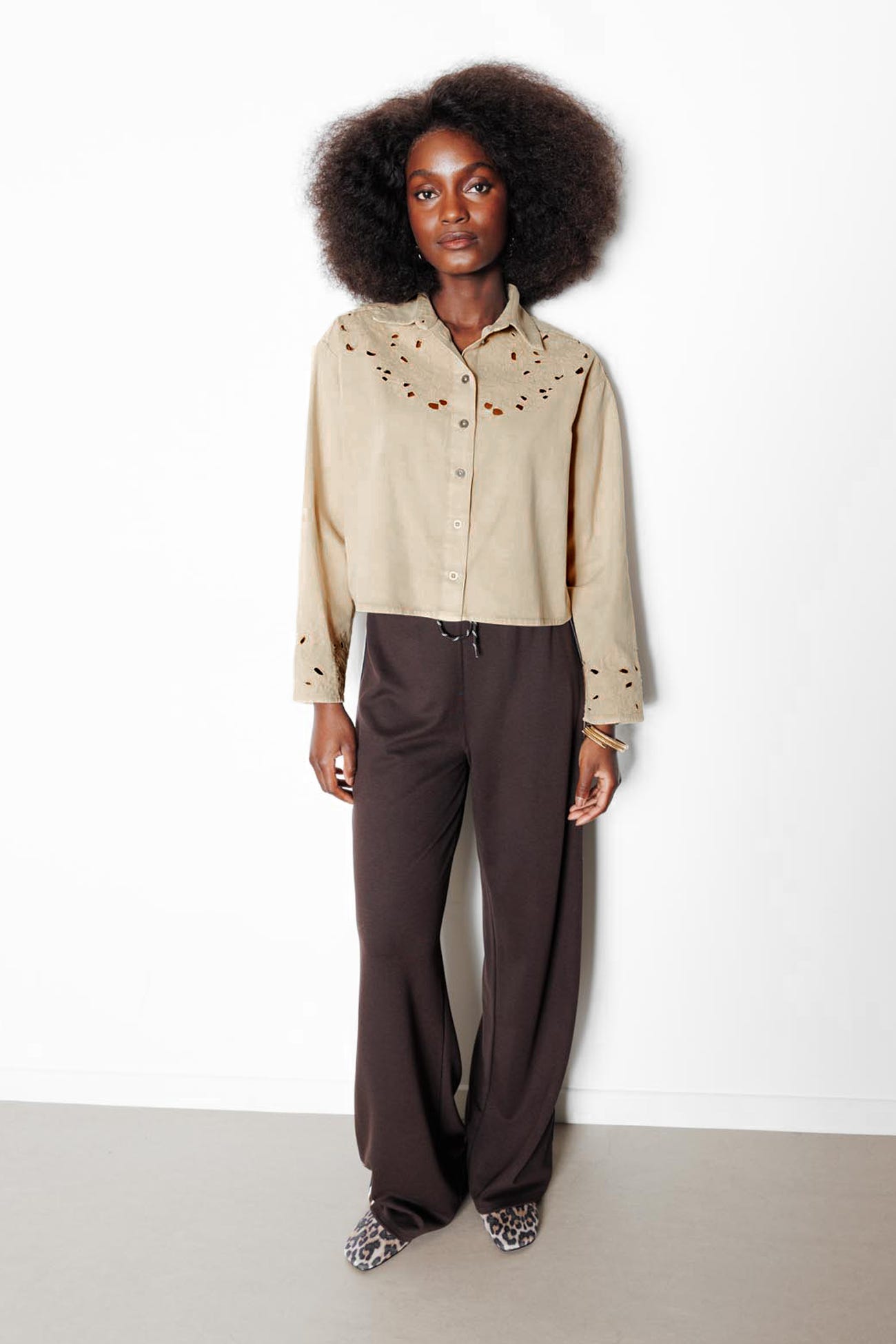 Chemise courte brodée Femme