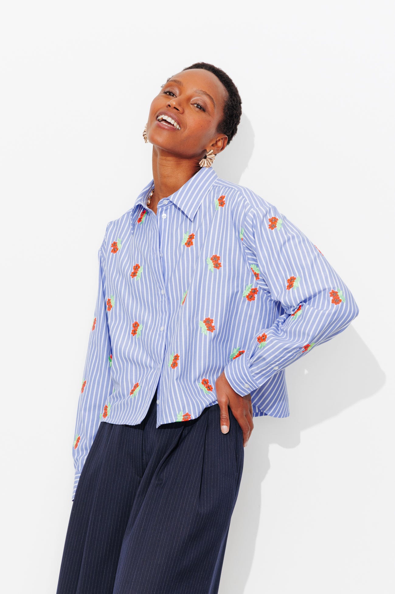 Chemise courte rayée et brodée