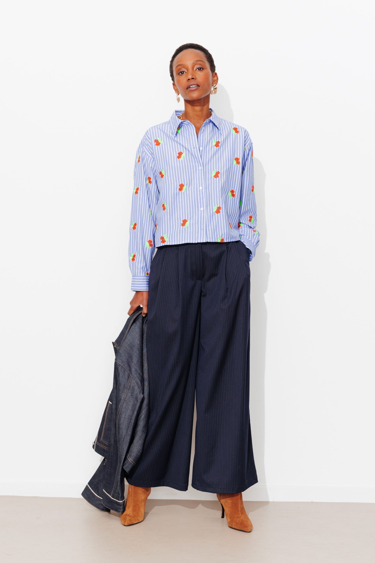 Chemise courte rayée et brodée