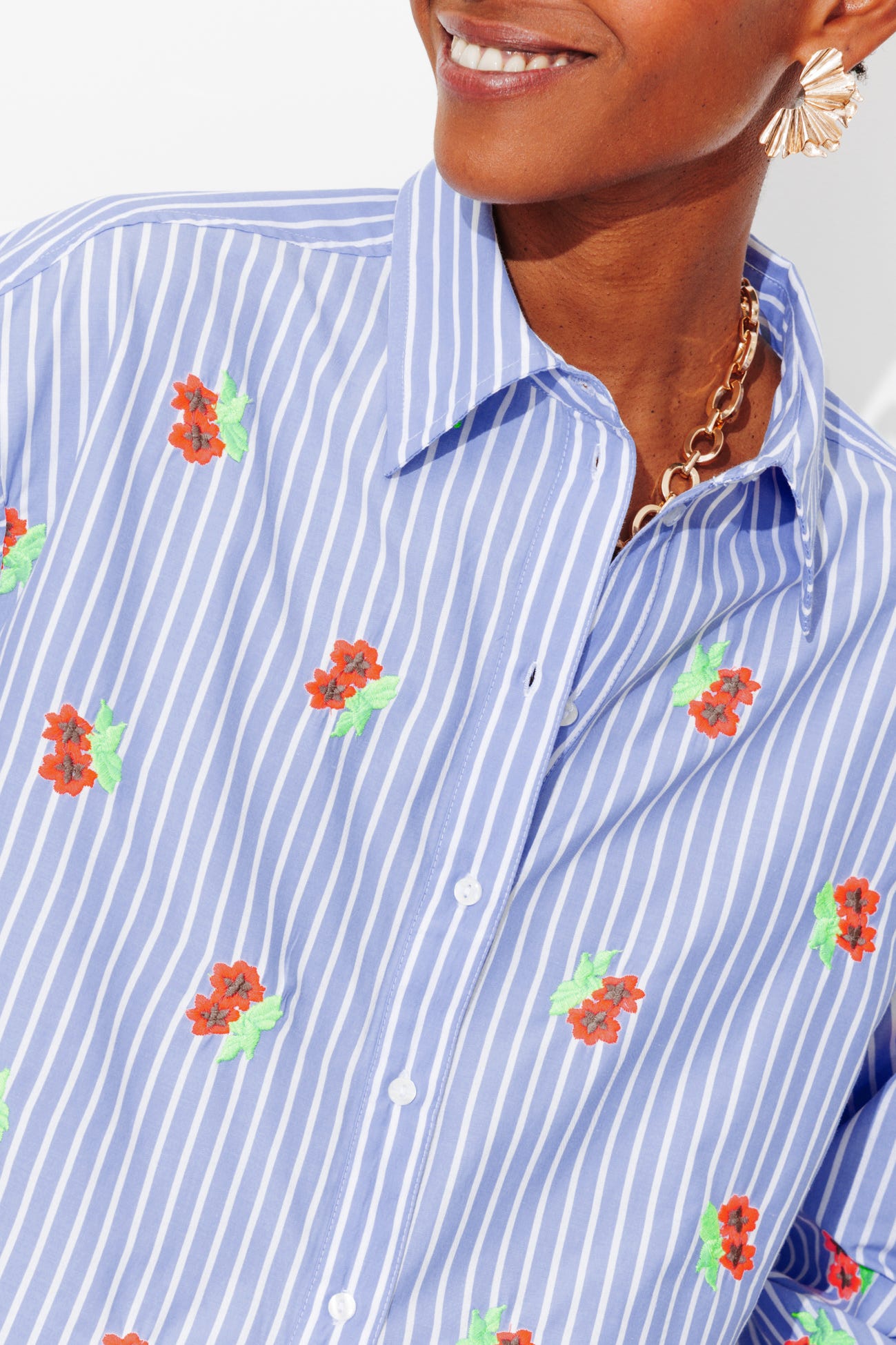 Chemise courte rayée et brodée