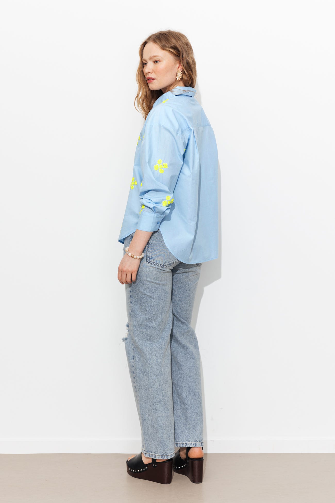 Chemise brodée de sequins