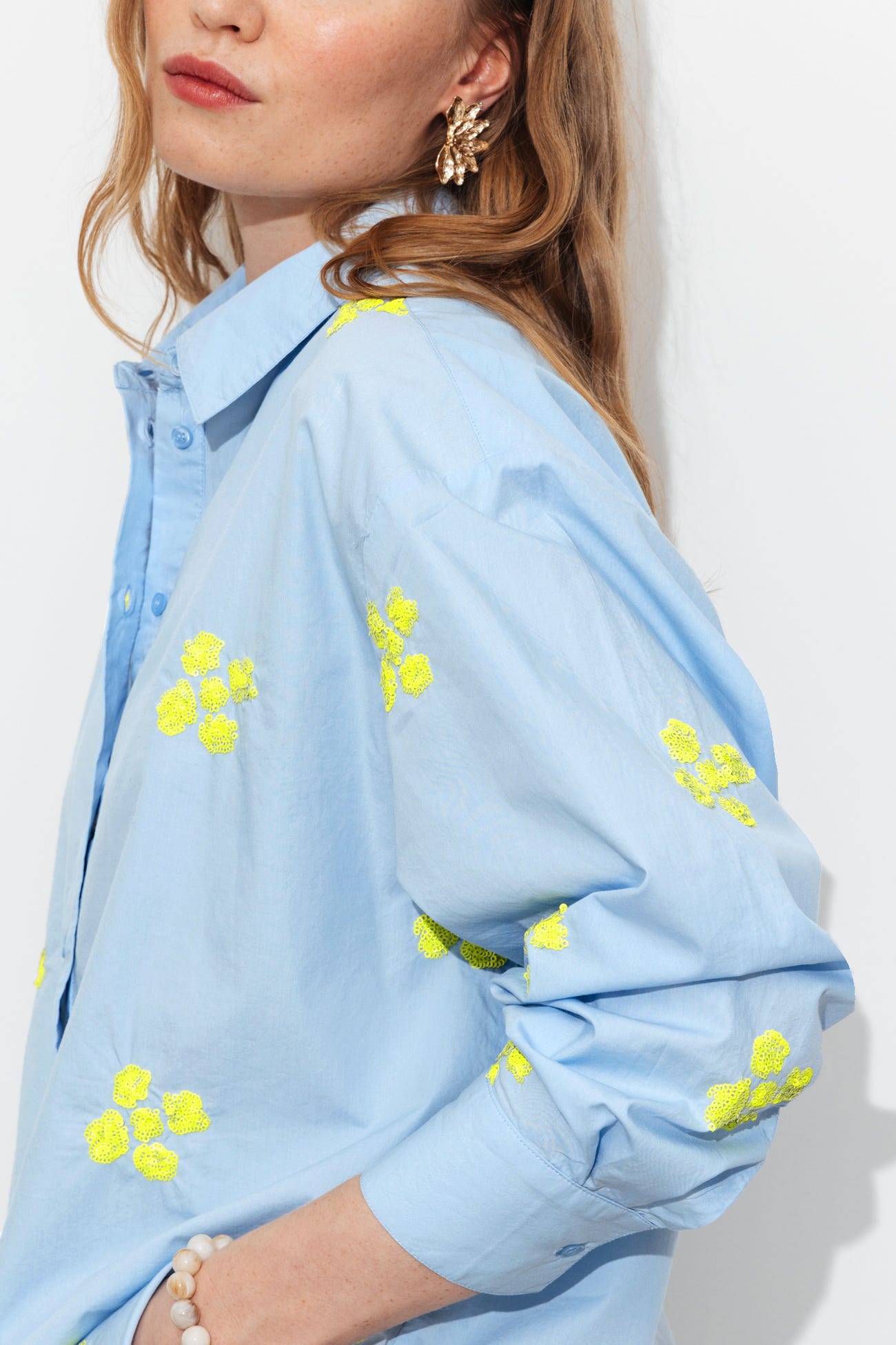 Chemise brodée de sequins