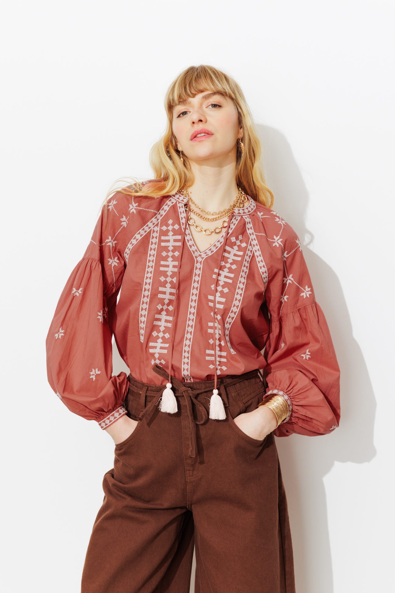 Blouse brodée point de croix