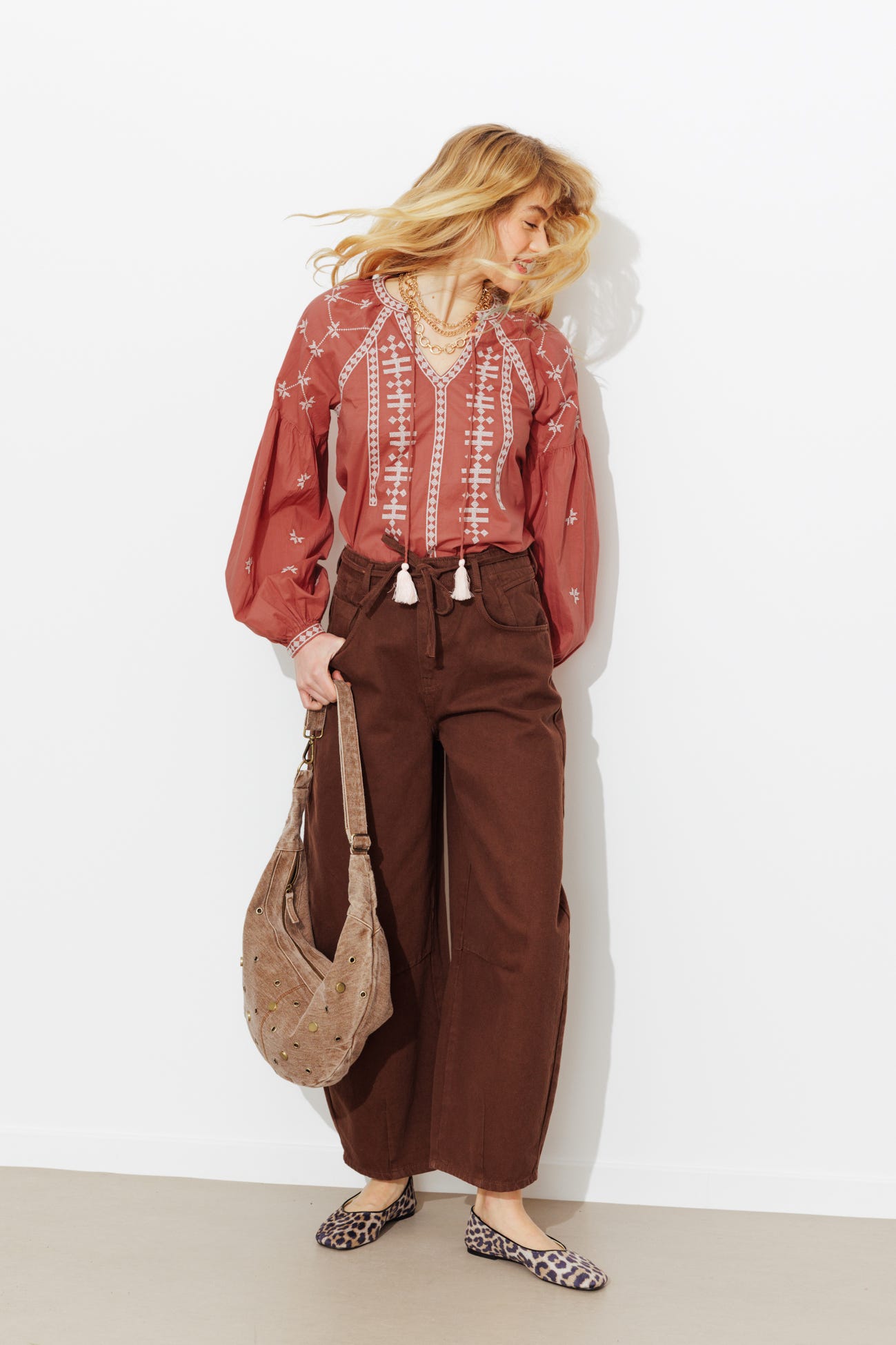 Blouse brodée point de croix