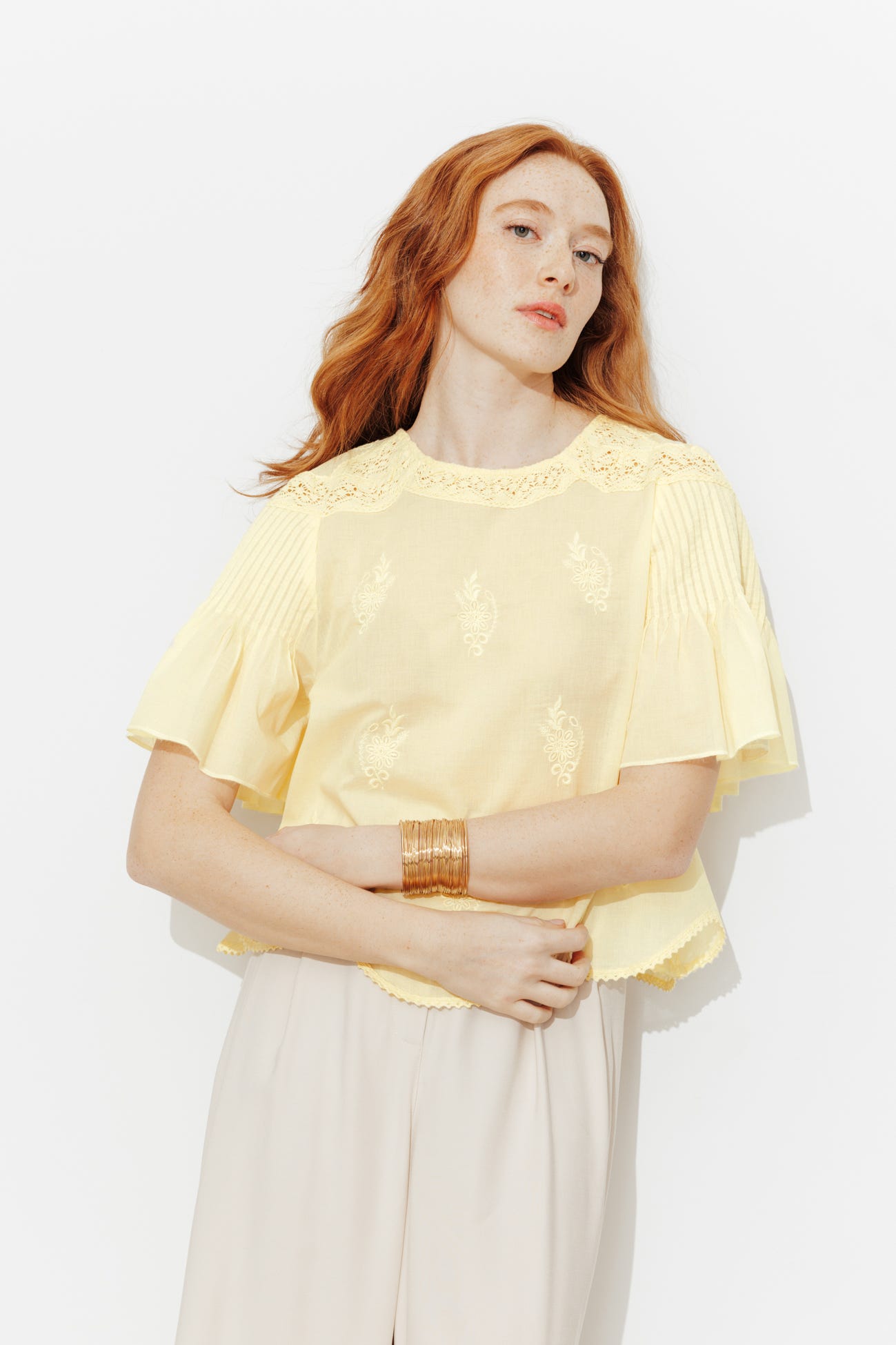 Haftowana szeroka bluzka