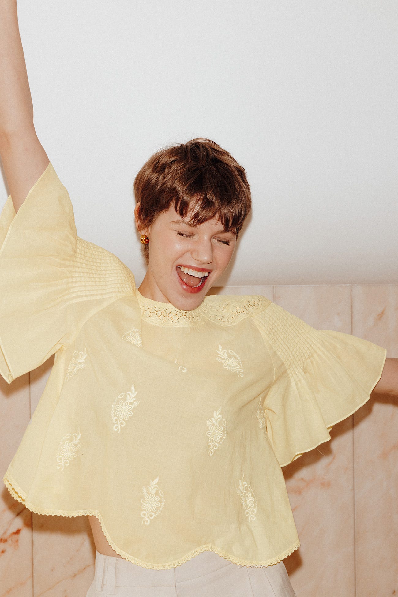 Haftowana szeroka bluzka