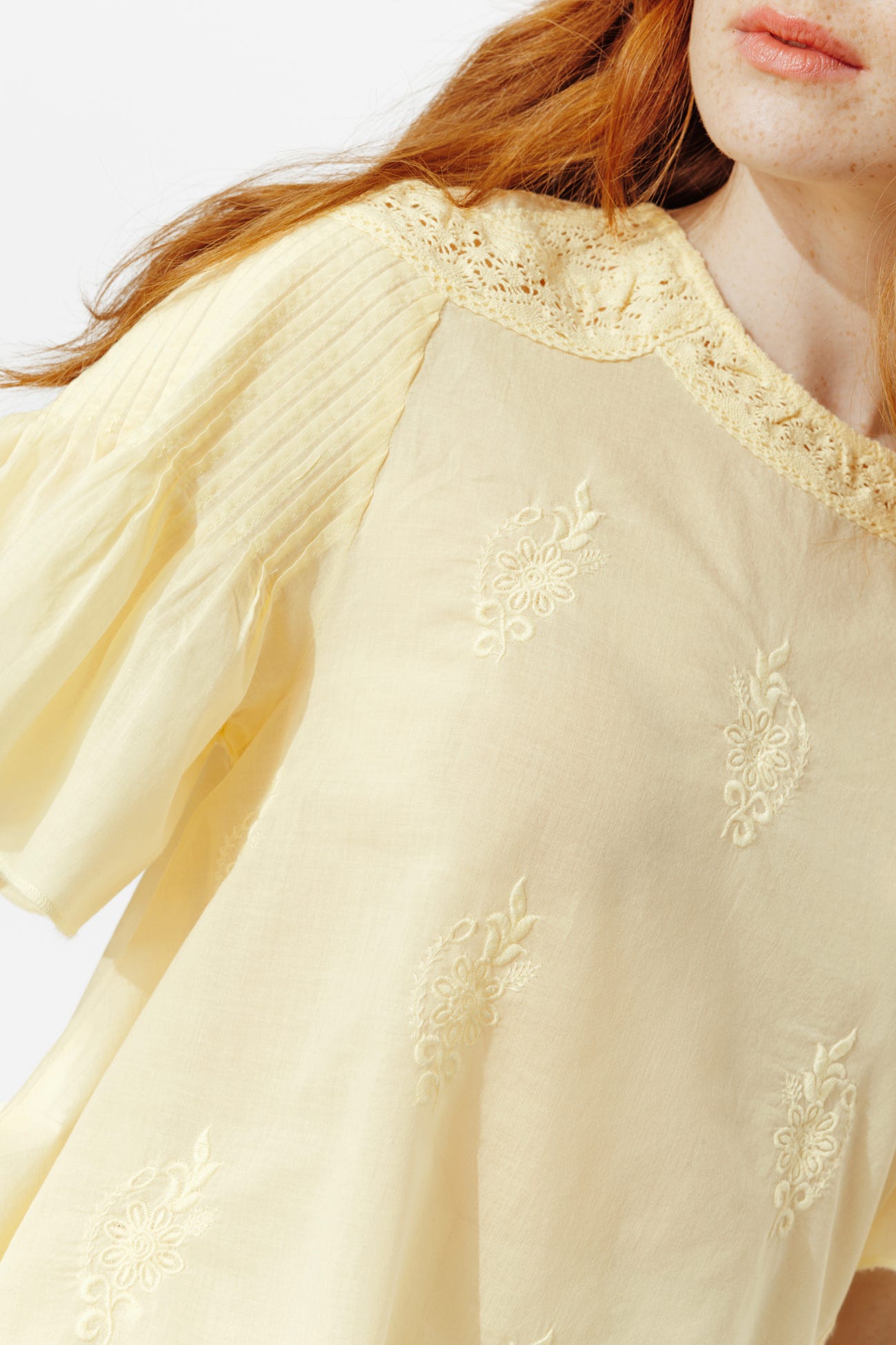 Haftowana szeroka bluzka