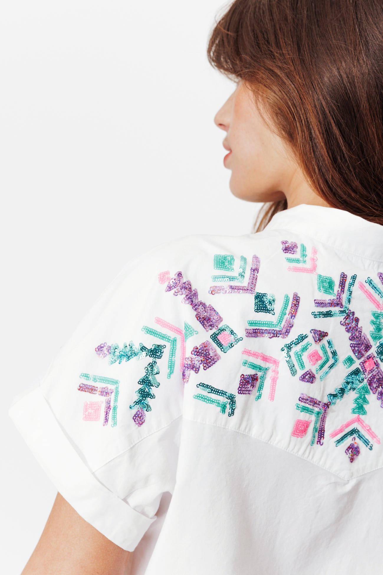 Chemise brodée de sequins