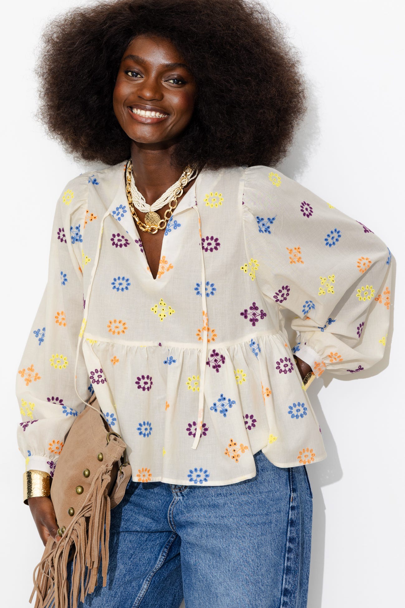 Blusa ricamata traforata