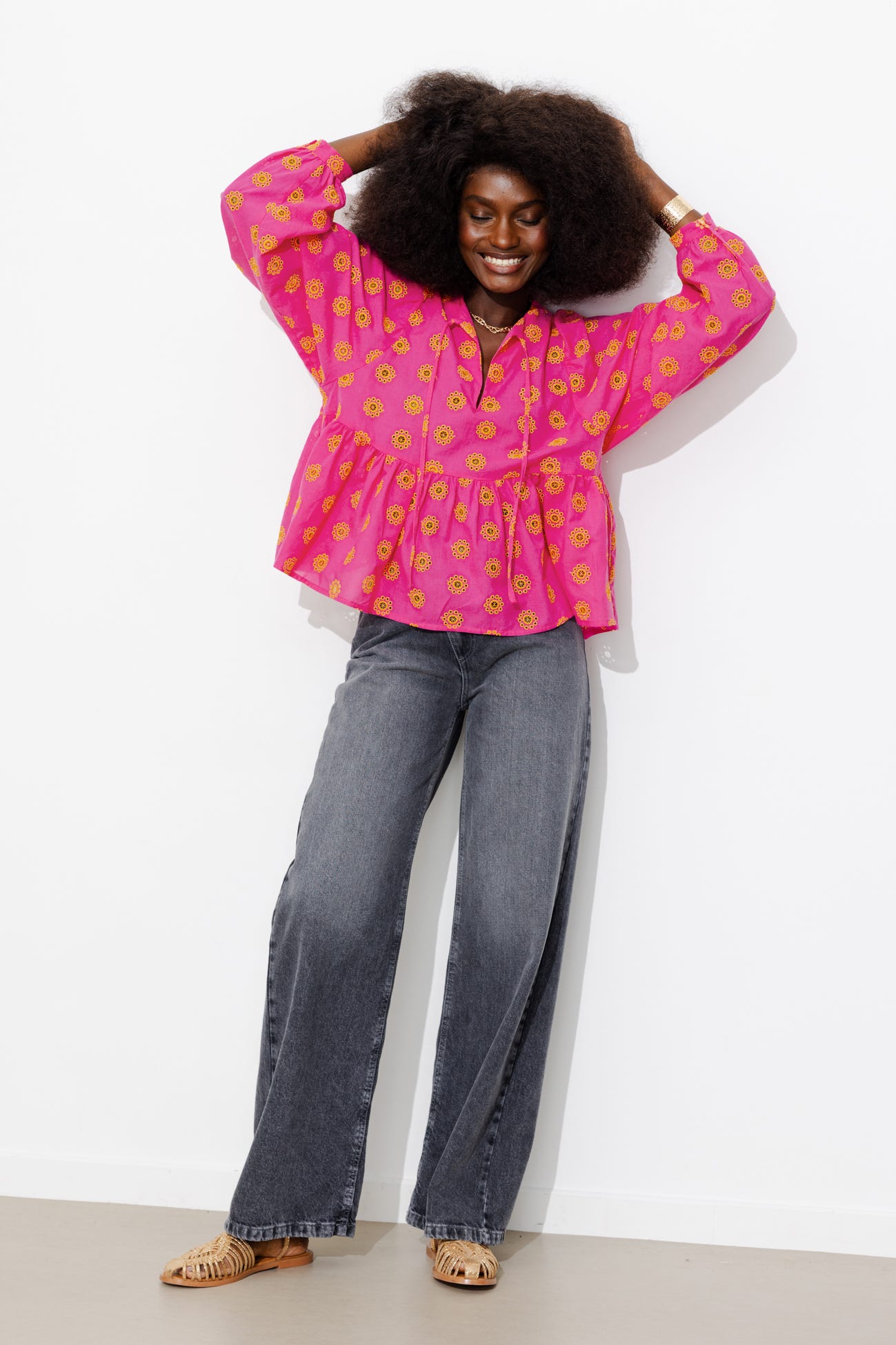 Blusa ricamata traforata