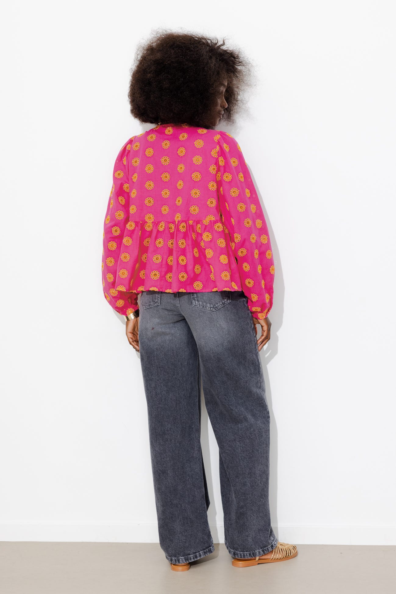 Blusa ricamata traforata