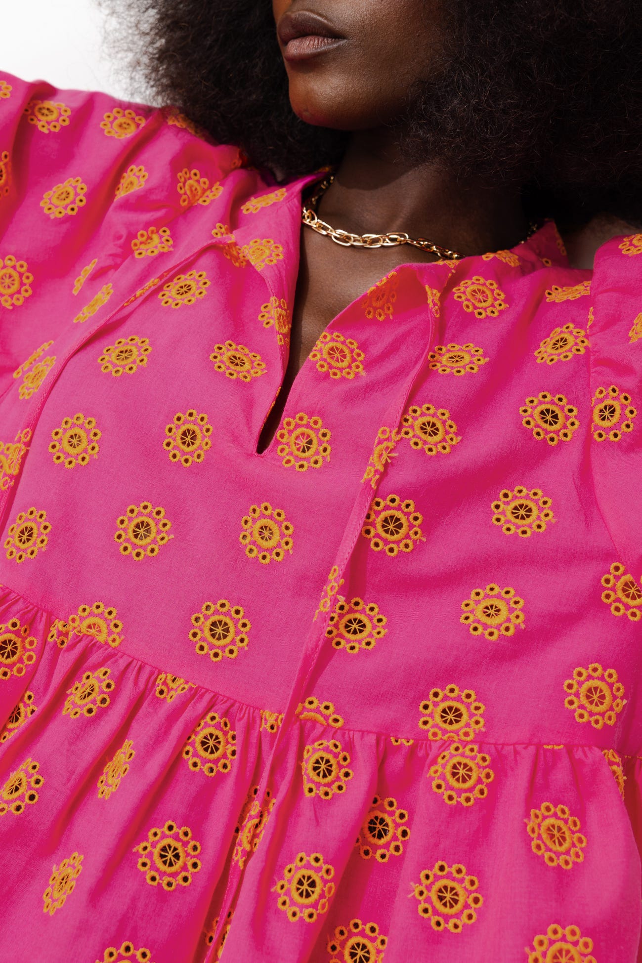 Blusa ricamata traforata