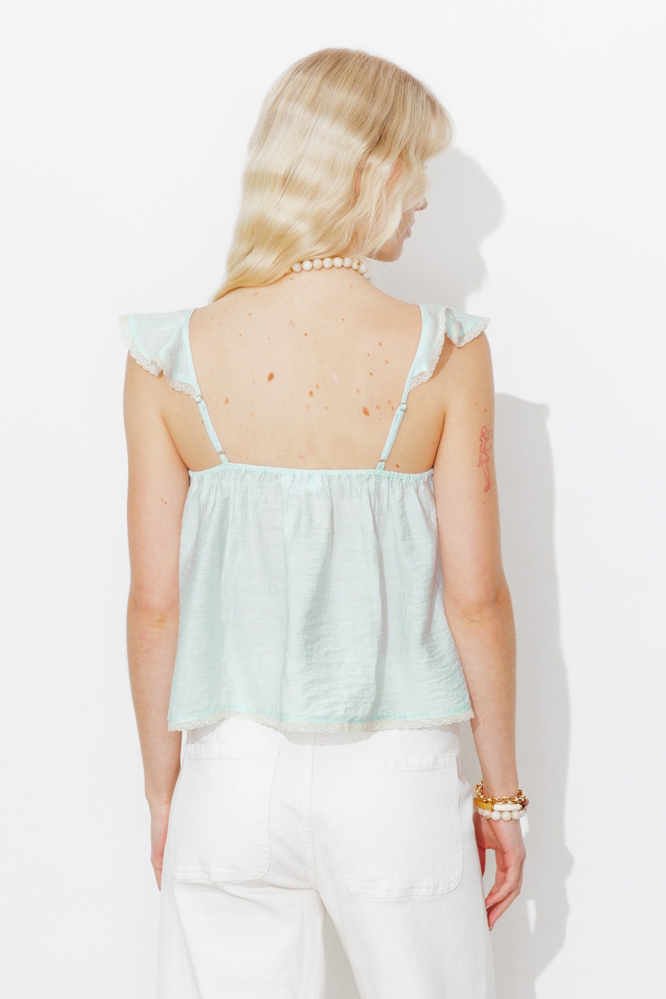 Top brodé bretelles volantées