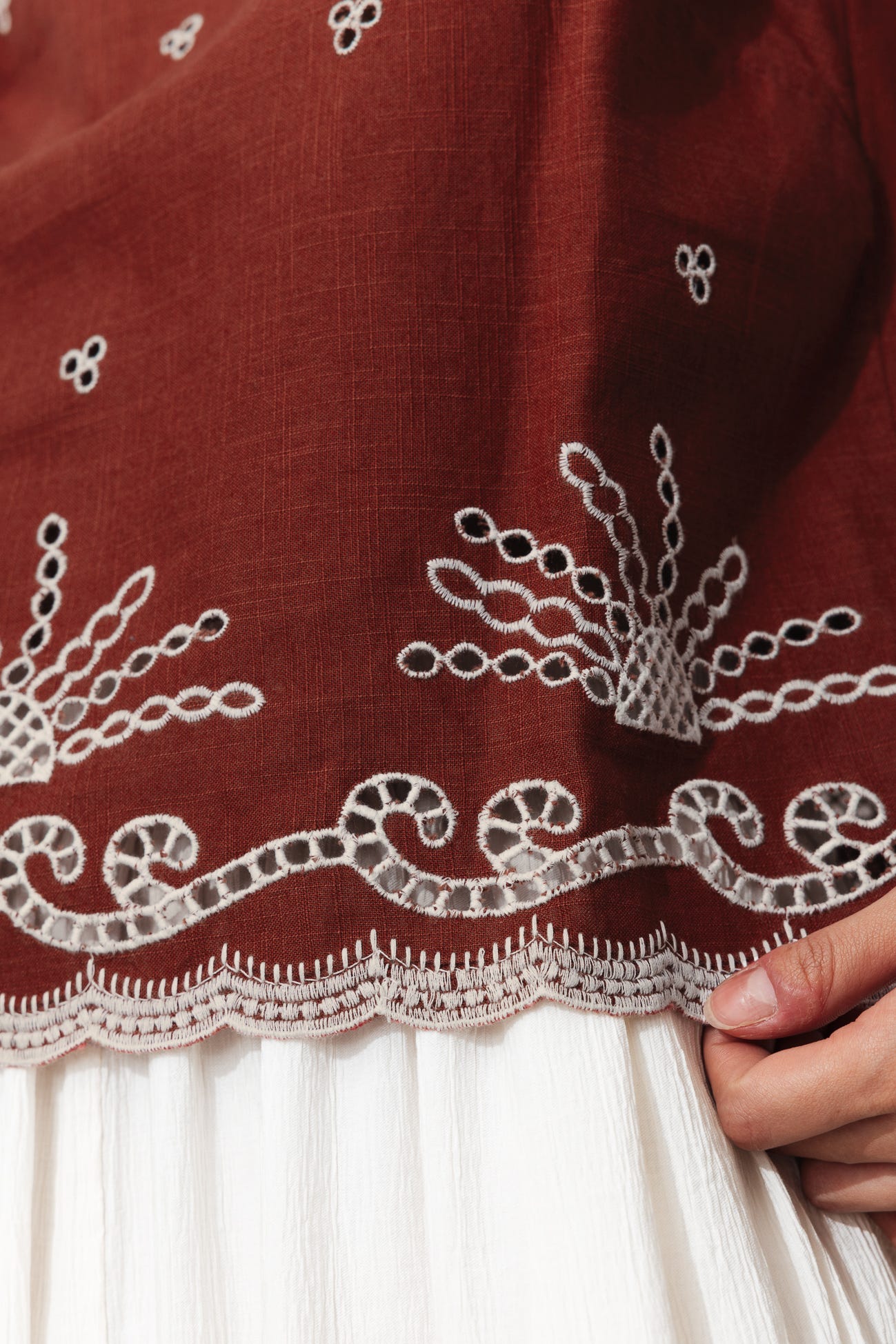 Top brodé en coton Femme