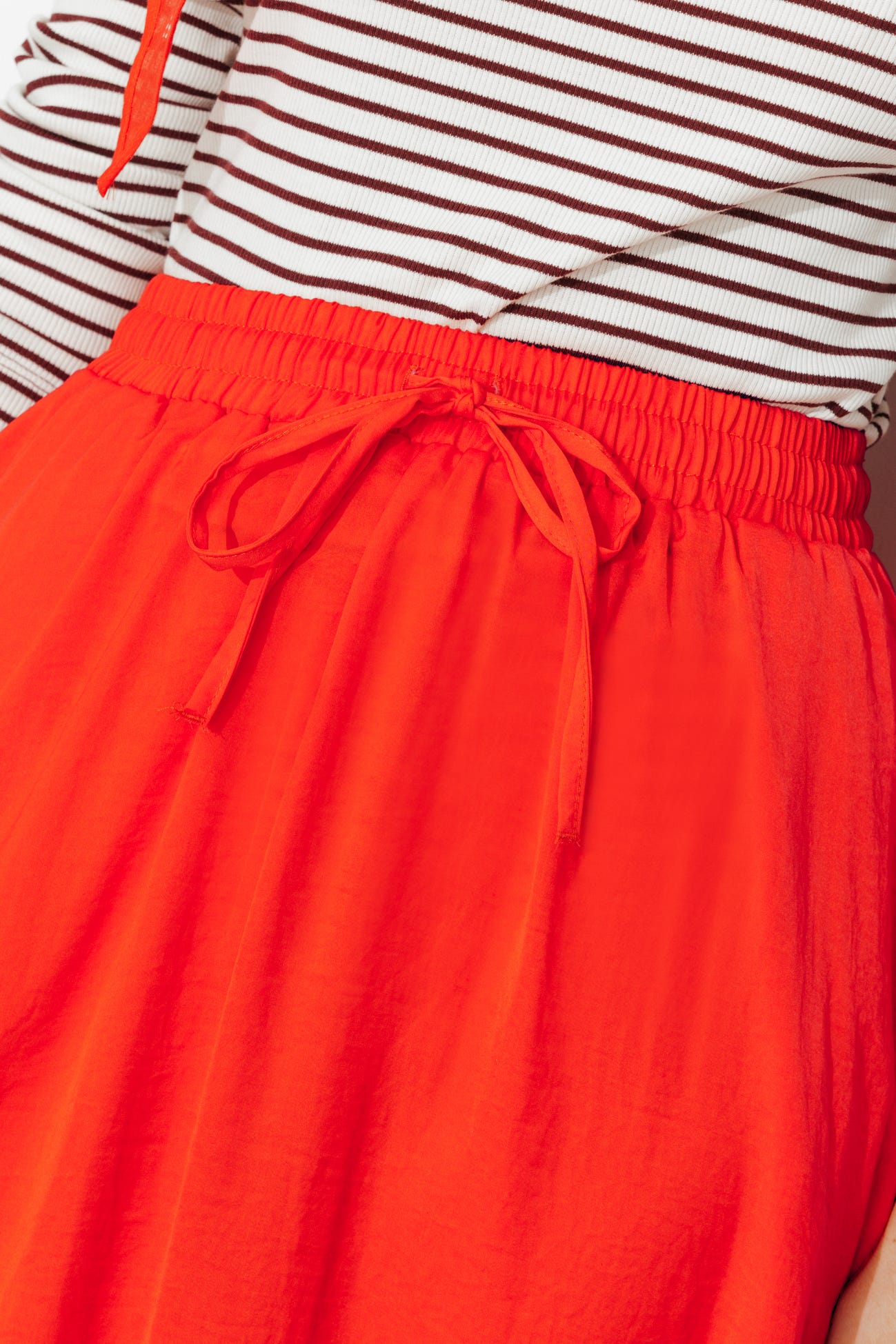 Falda larga lisa sedosa