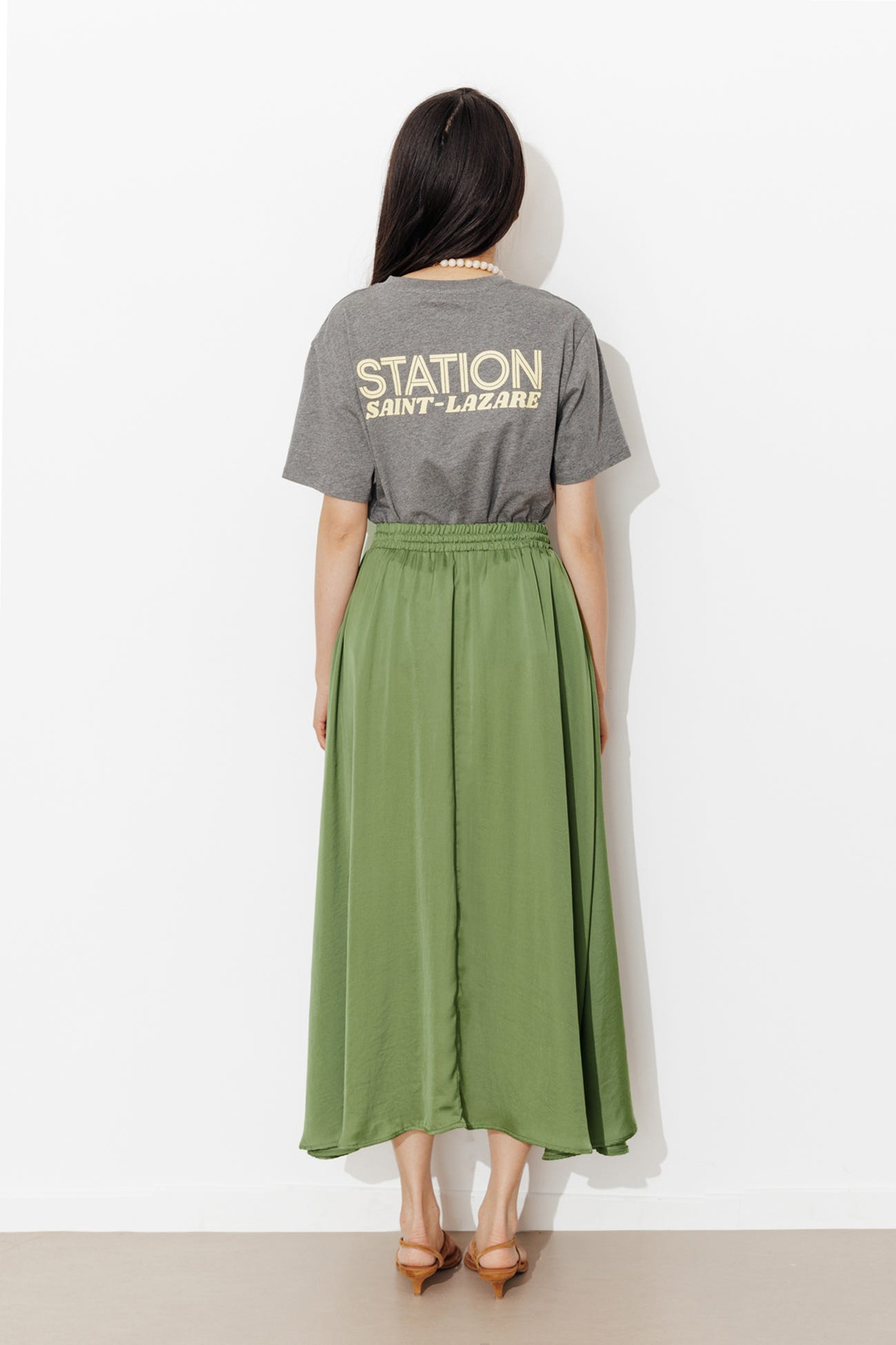 Falda larga lisa sedosa