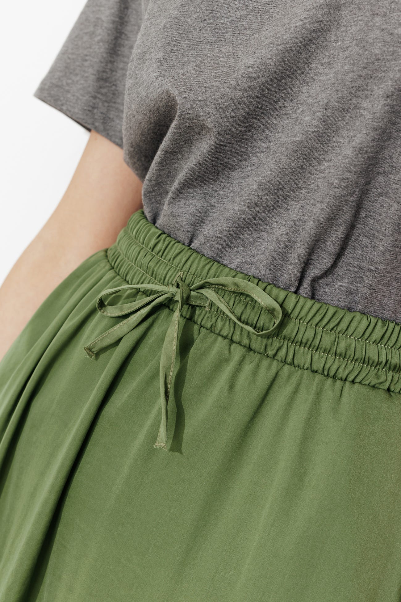 Falda larga lisa sedosa